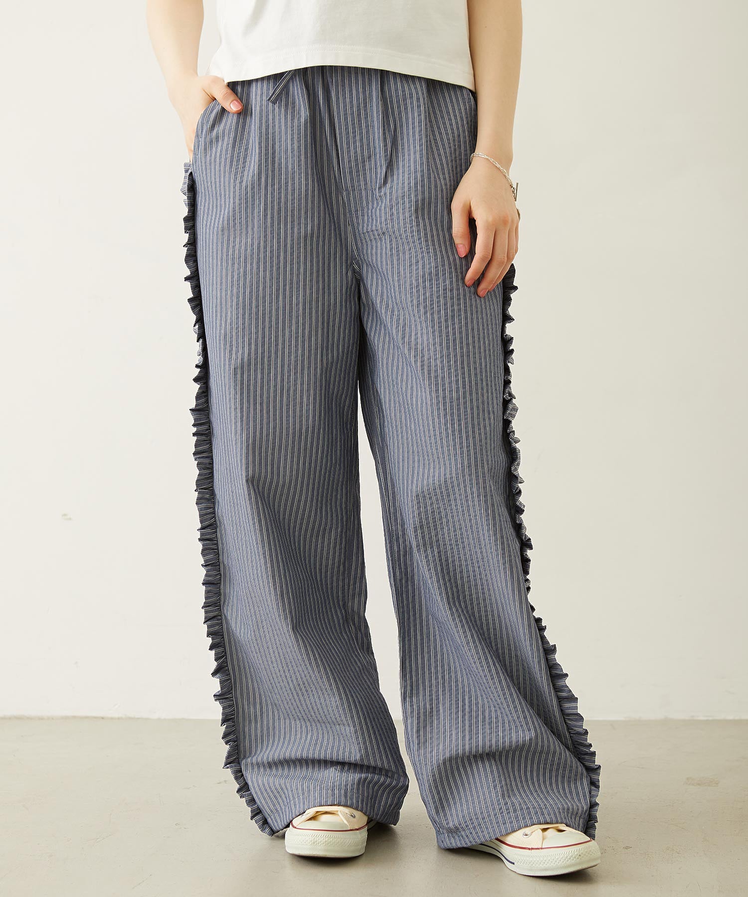 STRIPED RUFFLE PANTS