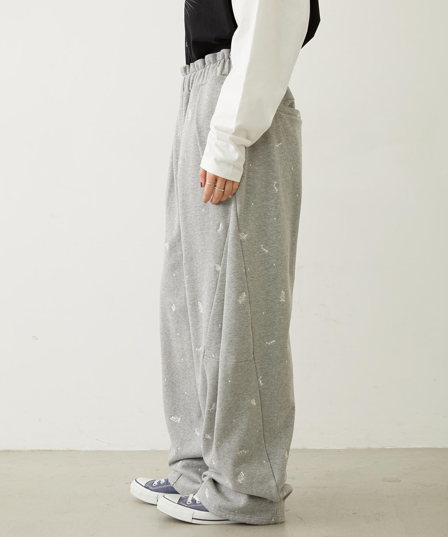 EMBROIDERED ROSE SWEAT WIDE PANTS
