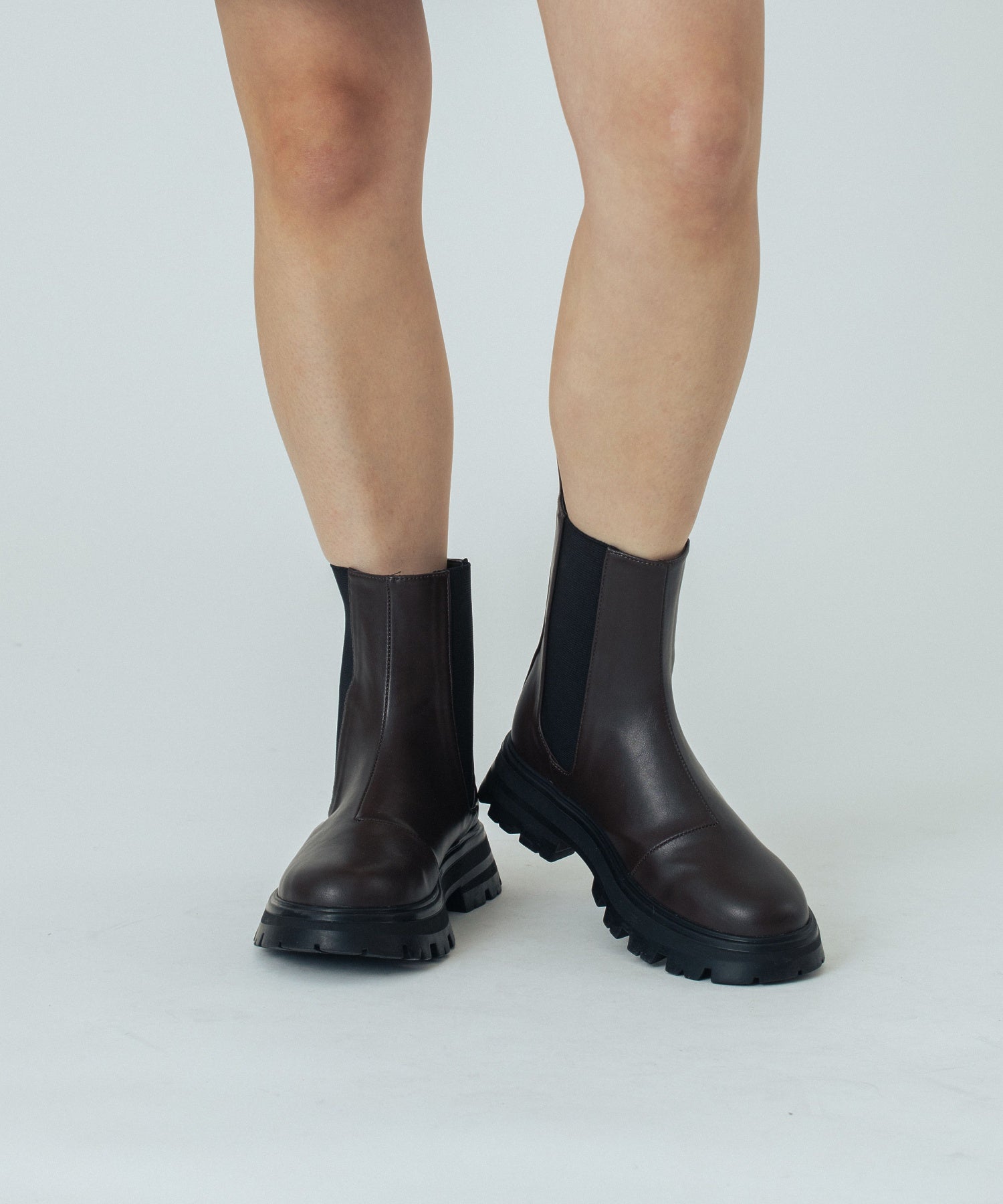 CHELSEA BOOTS