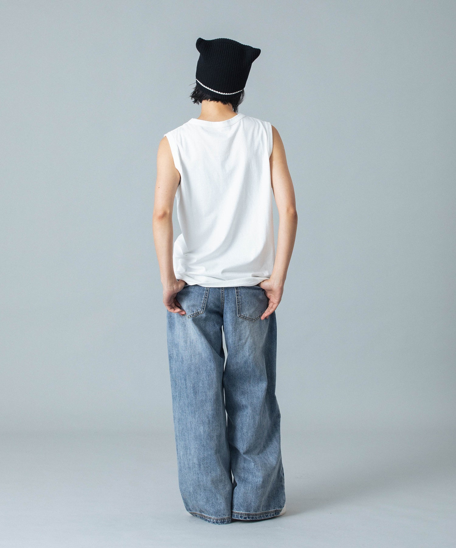 OVAL LOGO TANK TOP