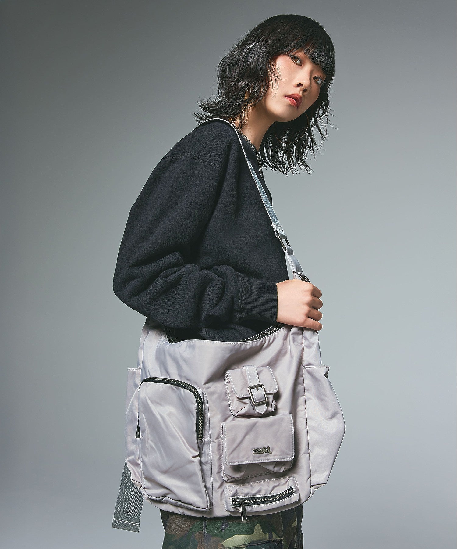 MULTI POCKET SHOULDER BAG