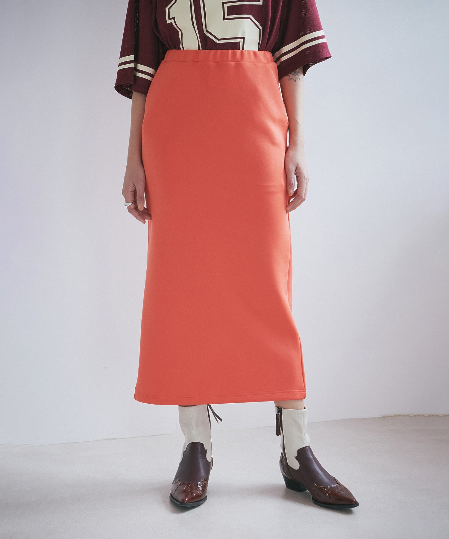 カットタイトスカート