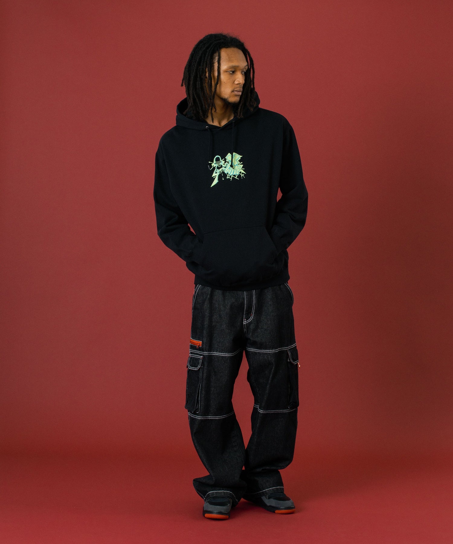 FLUORESCENT EMBROIDERED HOODED SWEATSHIRT