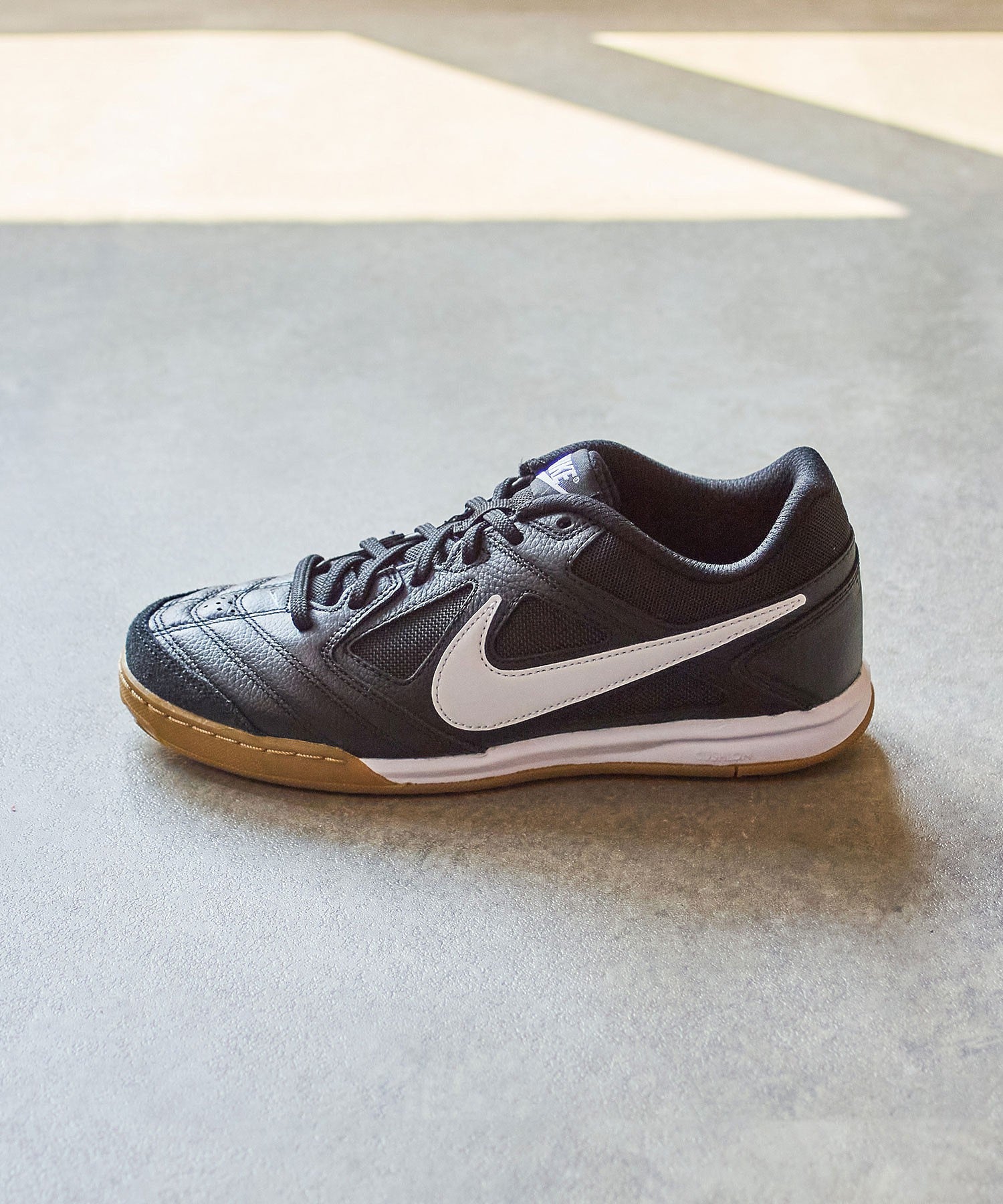 NIKE/GATO