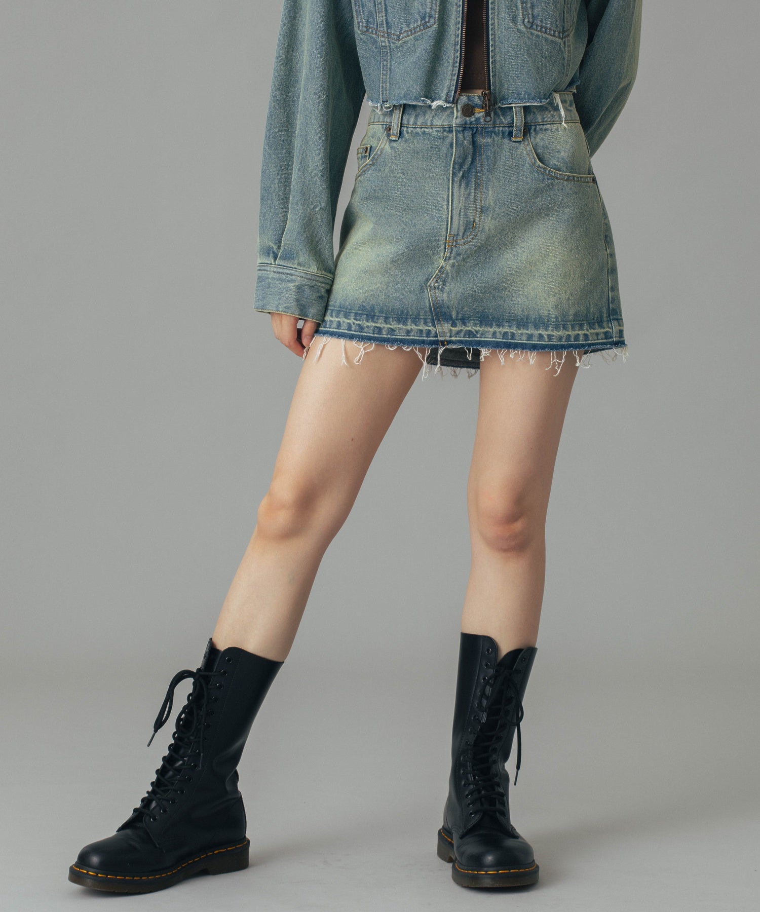 LOW RISE DENIM MINI SKIRT