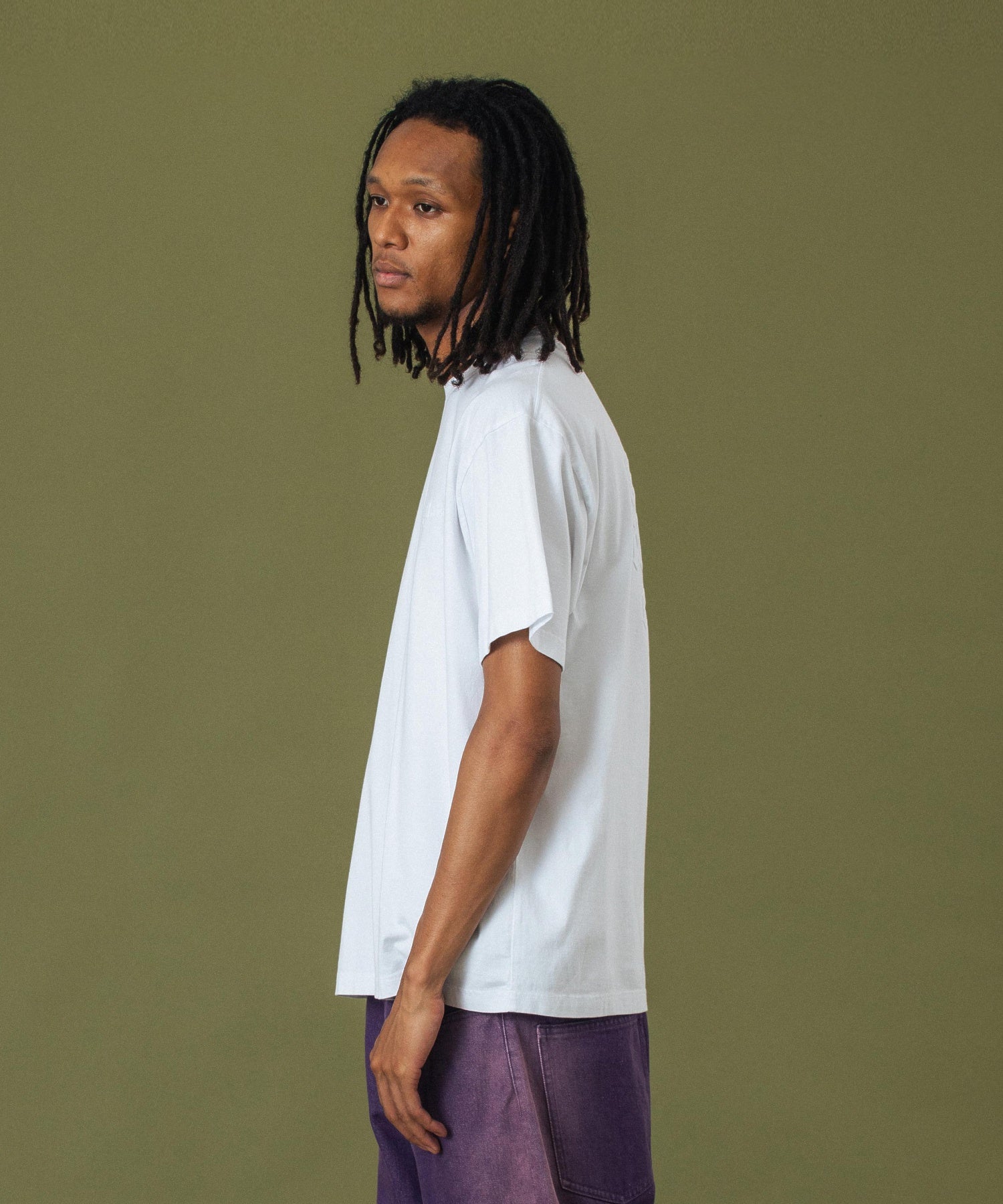 EMBOSSED OLD ENGLISH S/S TEE