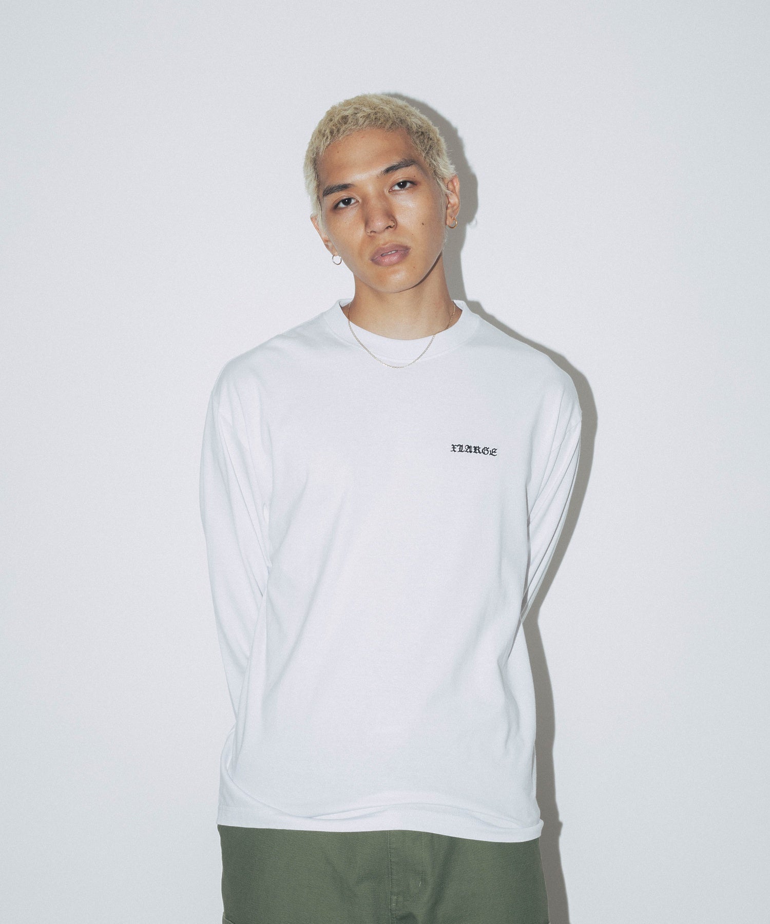 EMBROIDERED OLD ENGLISH L/S TEE