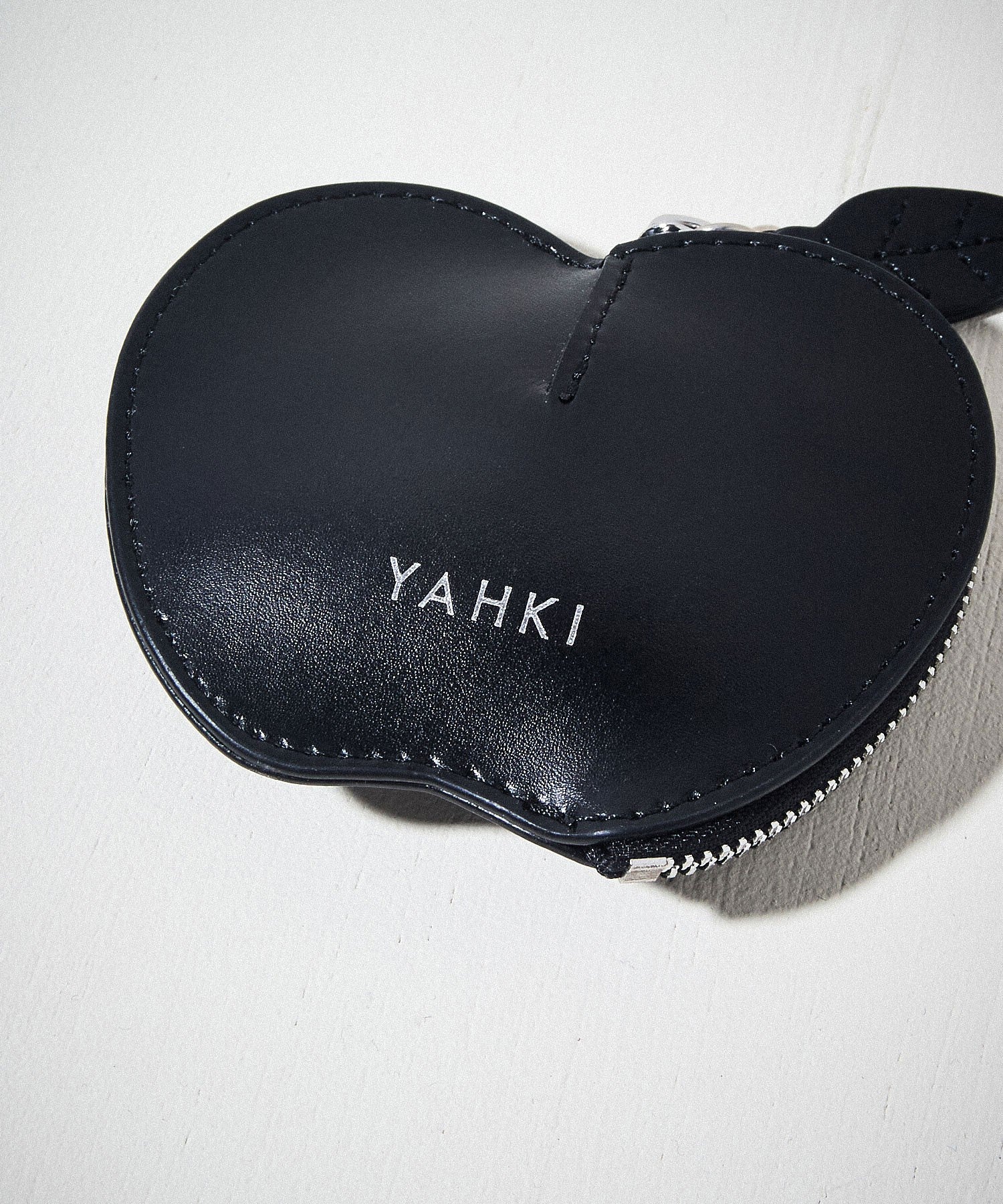 YAHKI/APPLE COIN CASE