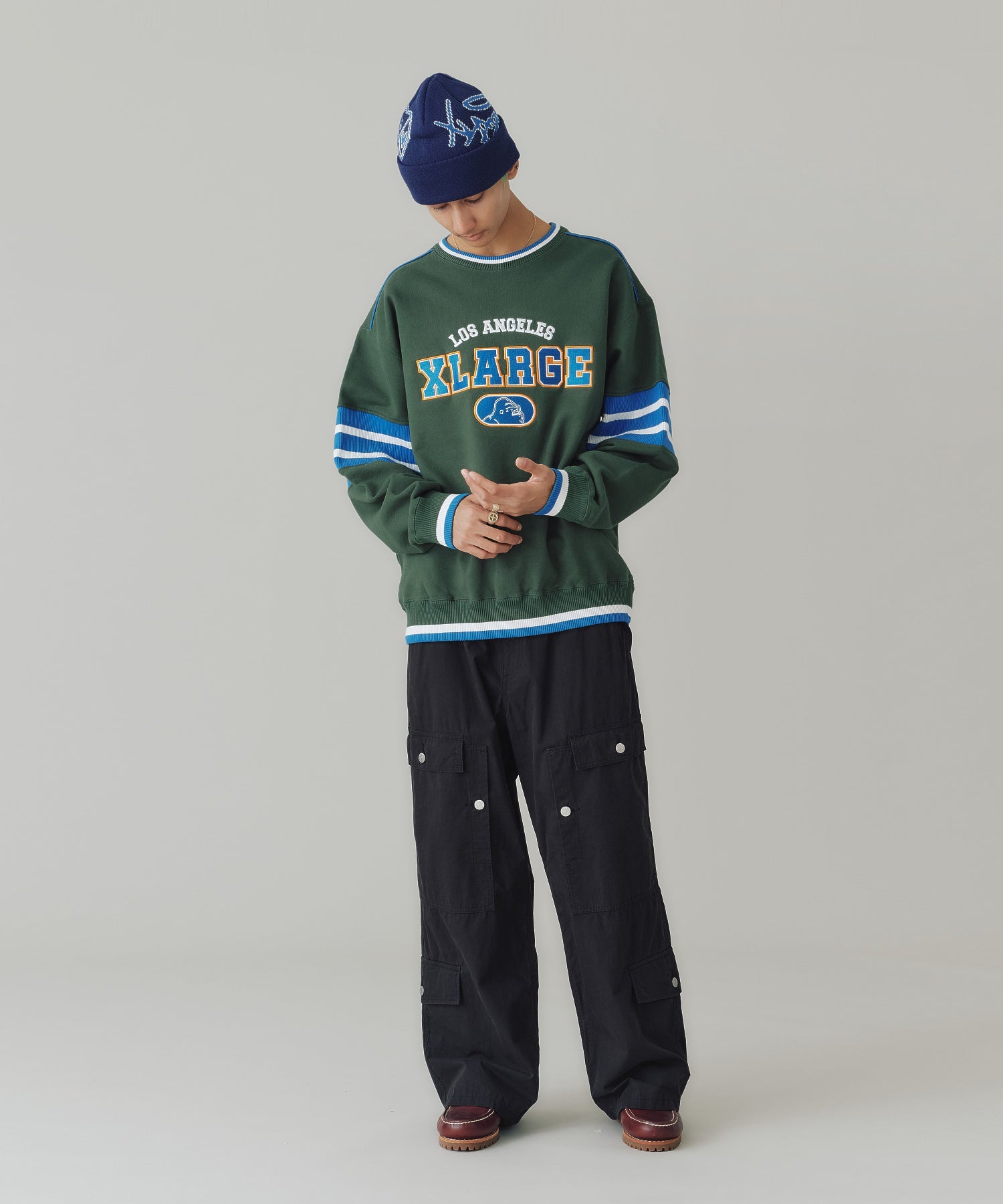 STRIPED SLEEVE CREWNECK SWEATSHIRT