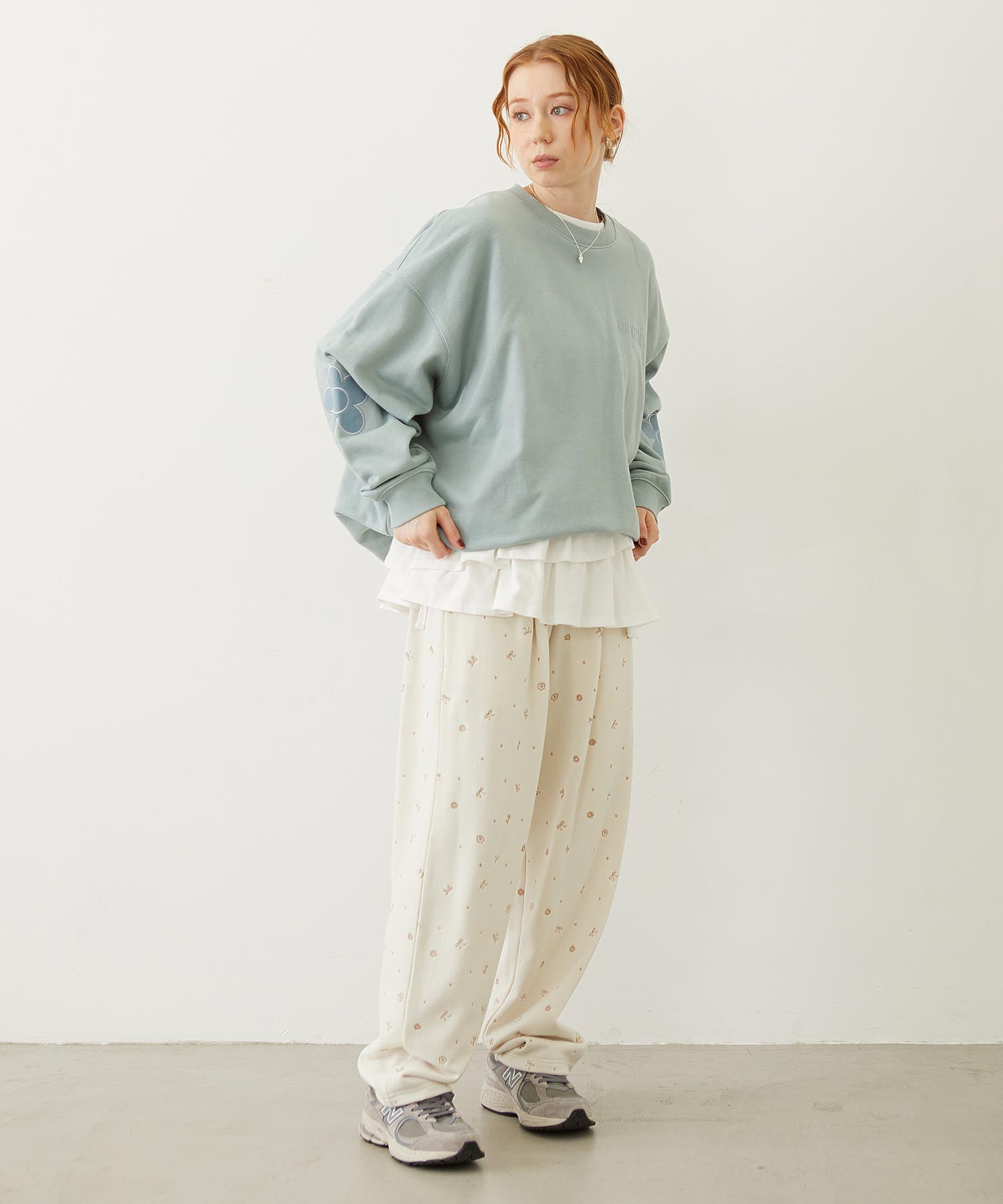 FLOWER ELBOW PATCH SWEAT TOP