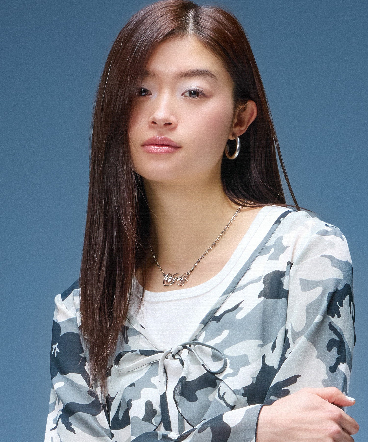 SCRIPT LOGO CHARM NECKLACE