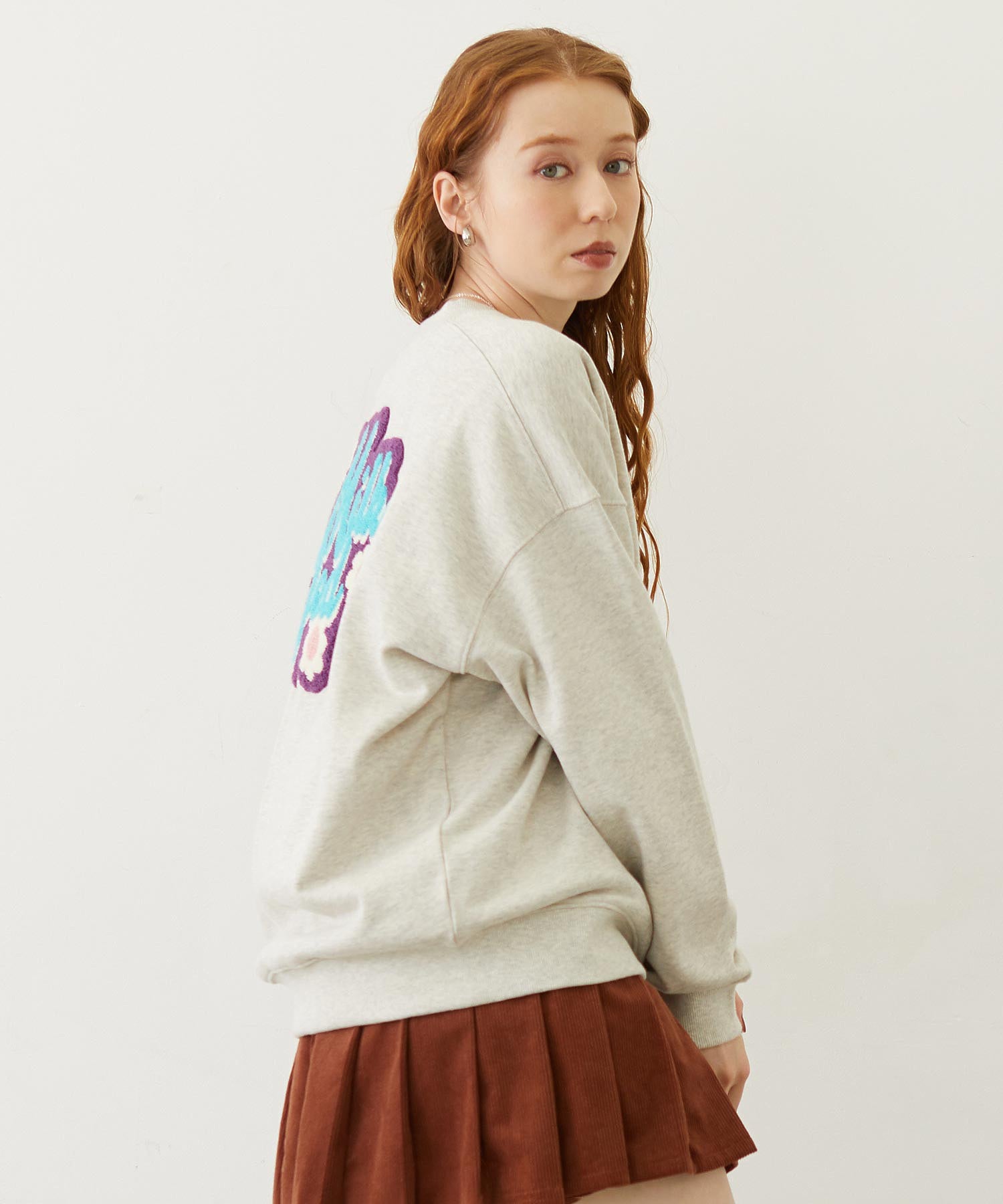 FLOWER LOGO CHENILLE EMBROIDERY SWEAT TOP