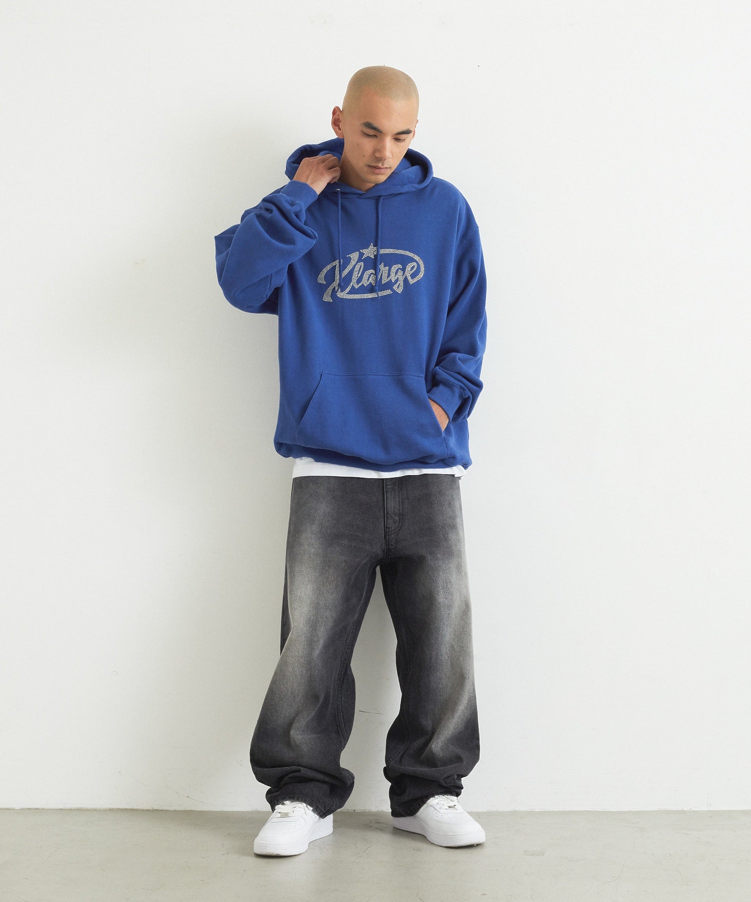 RHINESTONE STAR PULLOVER HOODED SWEATSHIRT