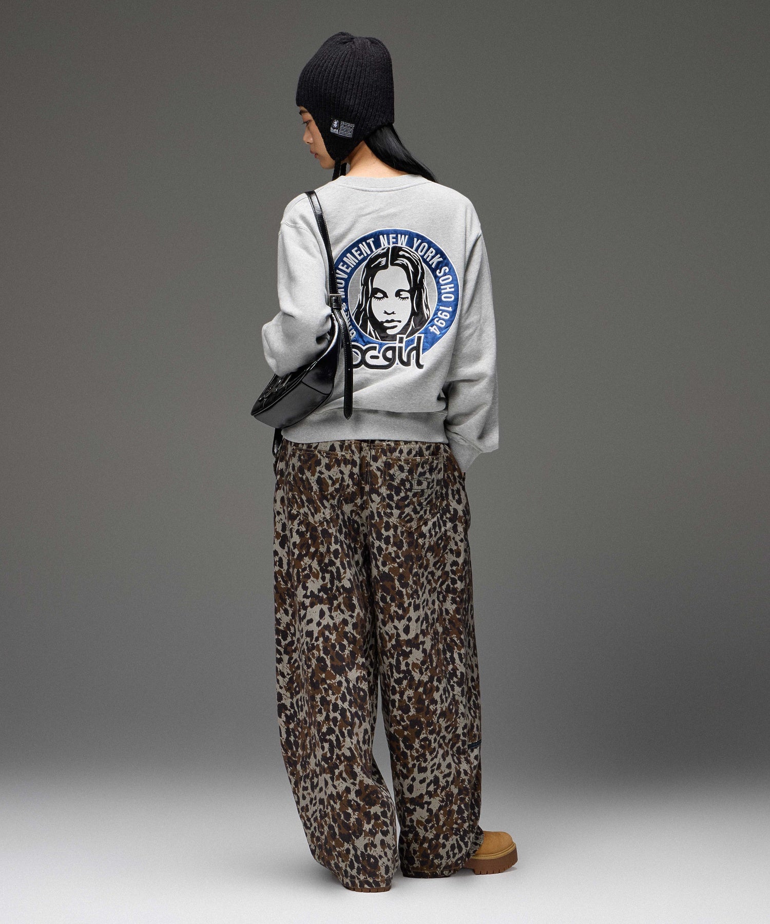 FACE IN CIRCLE LOGO PATCH CREWNECK SWEATSHIRT