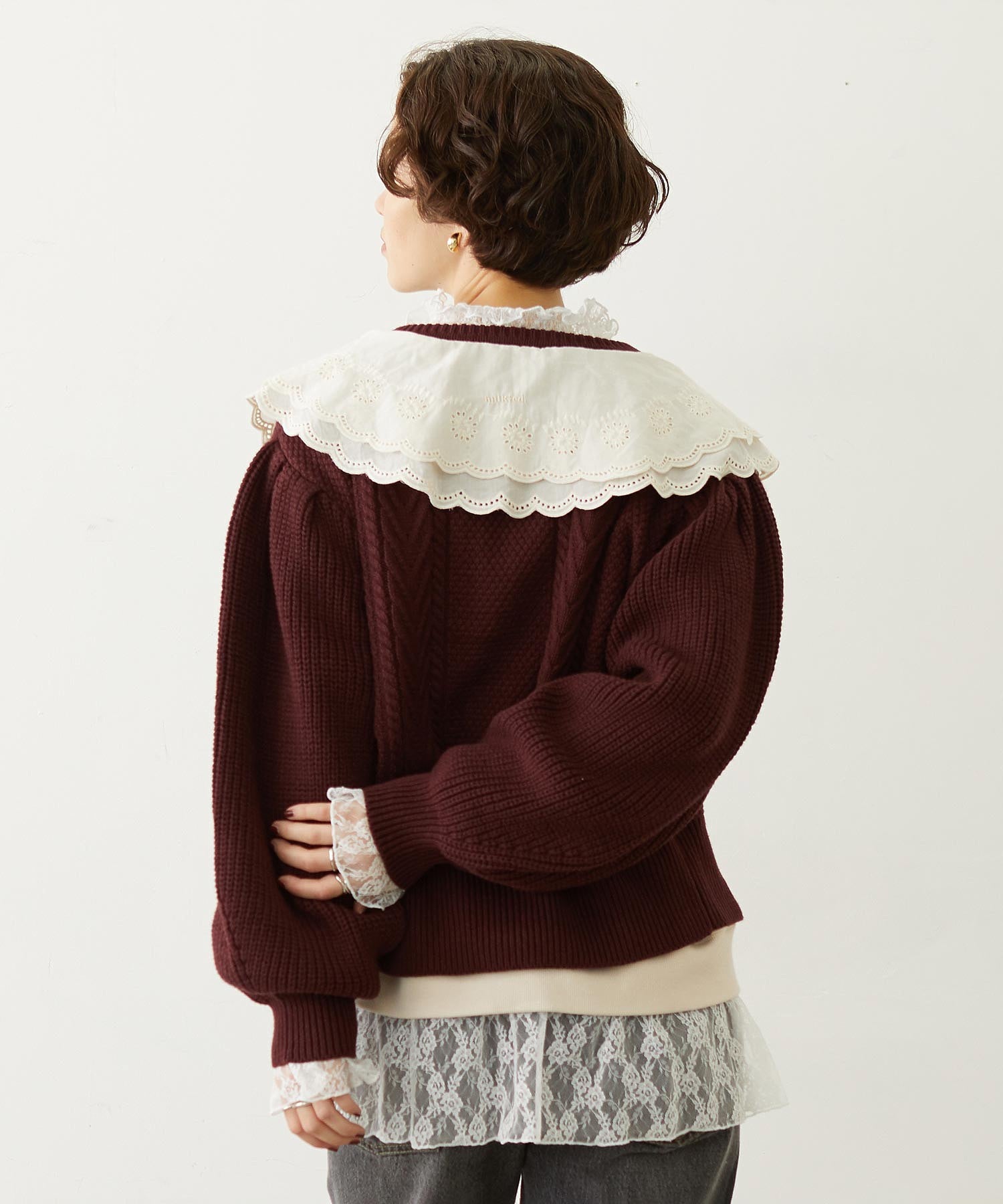 LACE COLLAR KNIT TOP