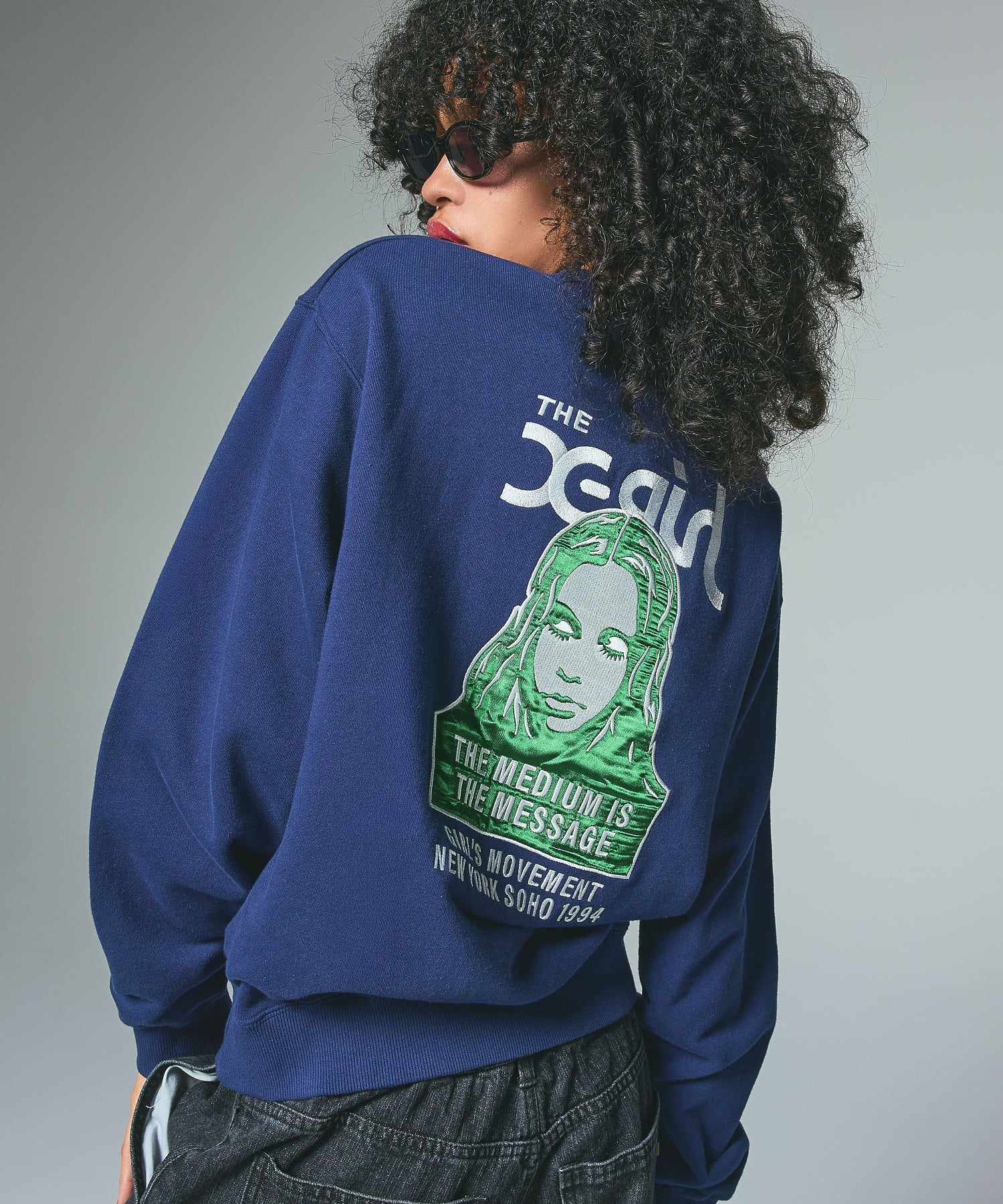 FACE PATCH AND LOGO CREWNECK SWEAT TOP