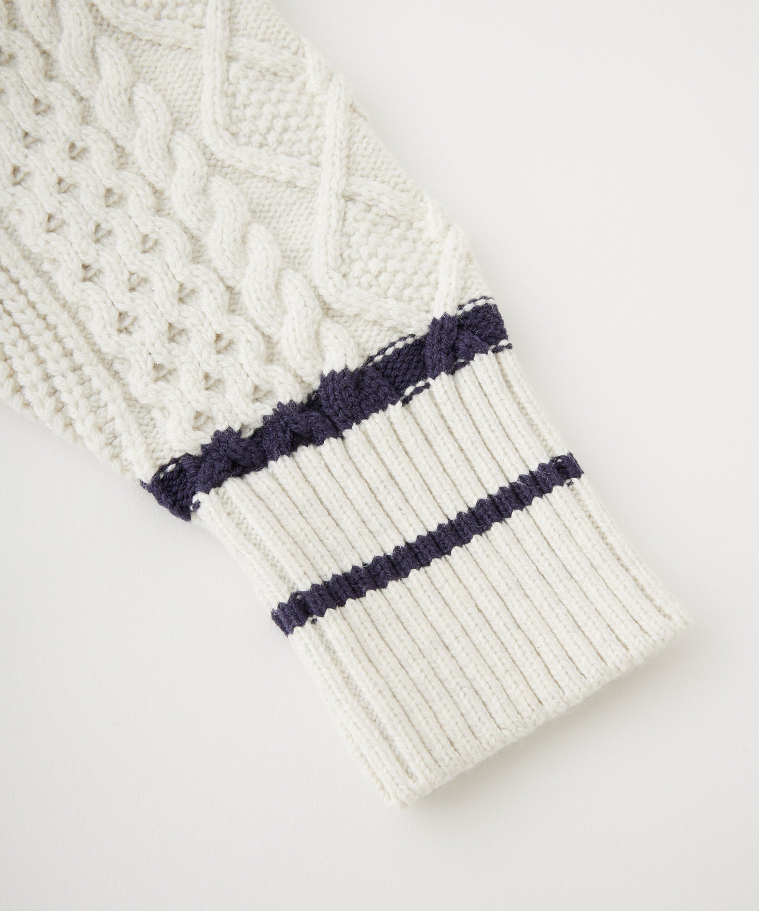 MILKFED. PATCH V-NECK KNIT