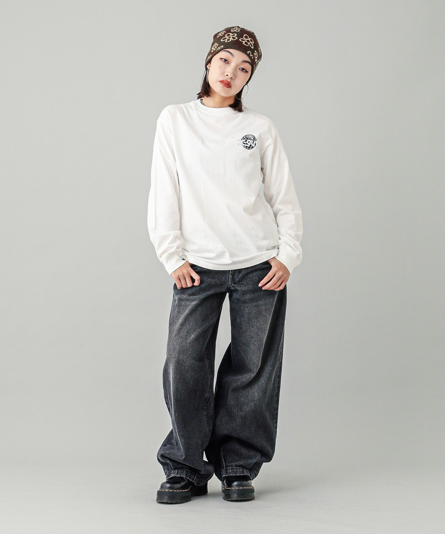 LOW RISE HEM TUCK DENIM PANTS