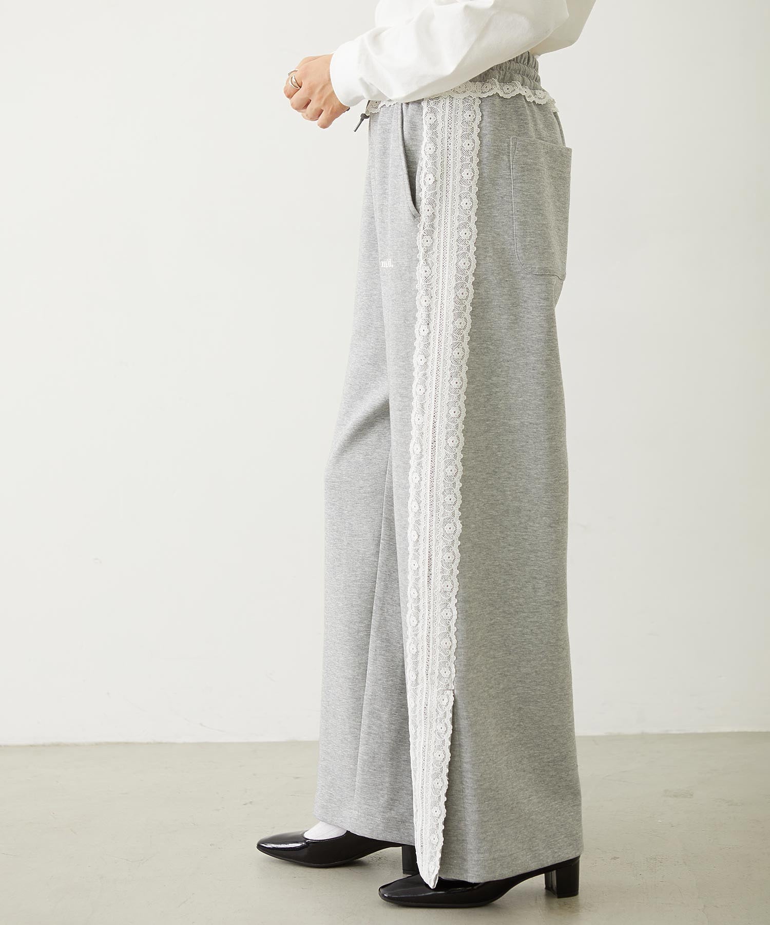 LACE LINE PANTS