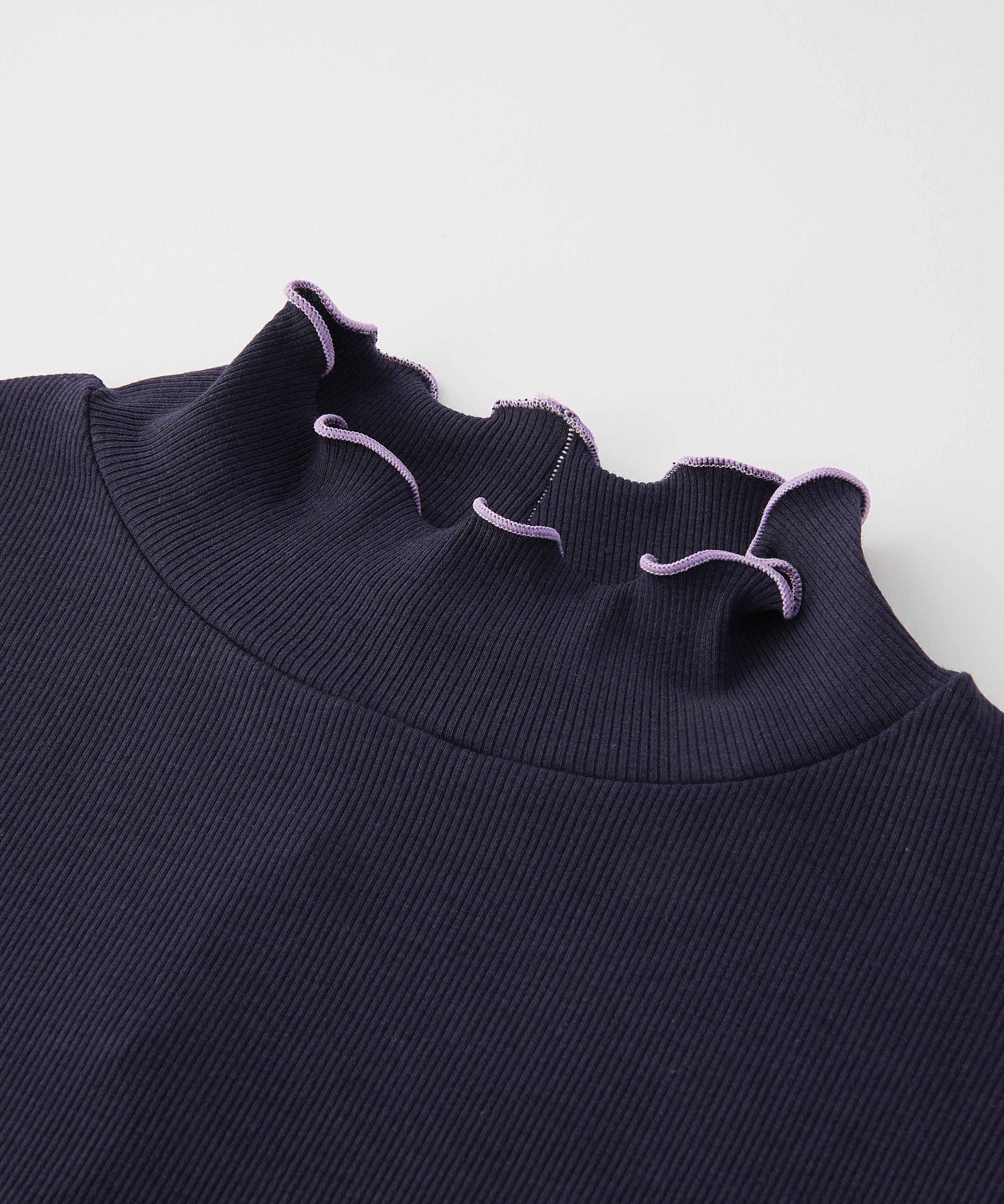 OVERLOCK STITCHED TOP