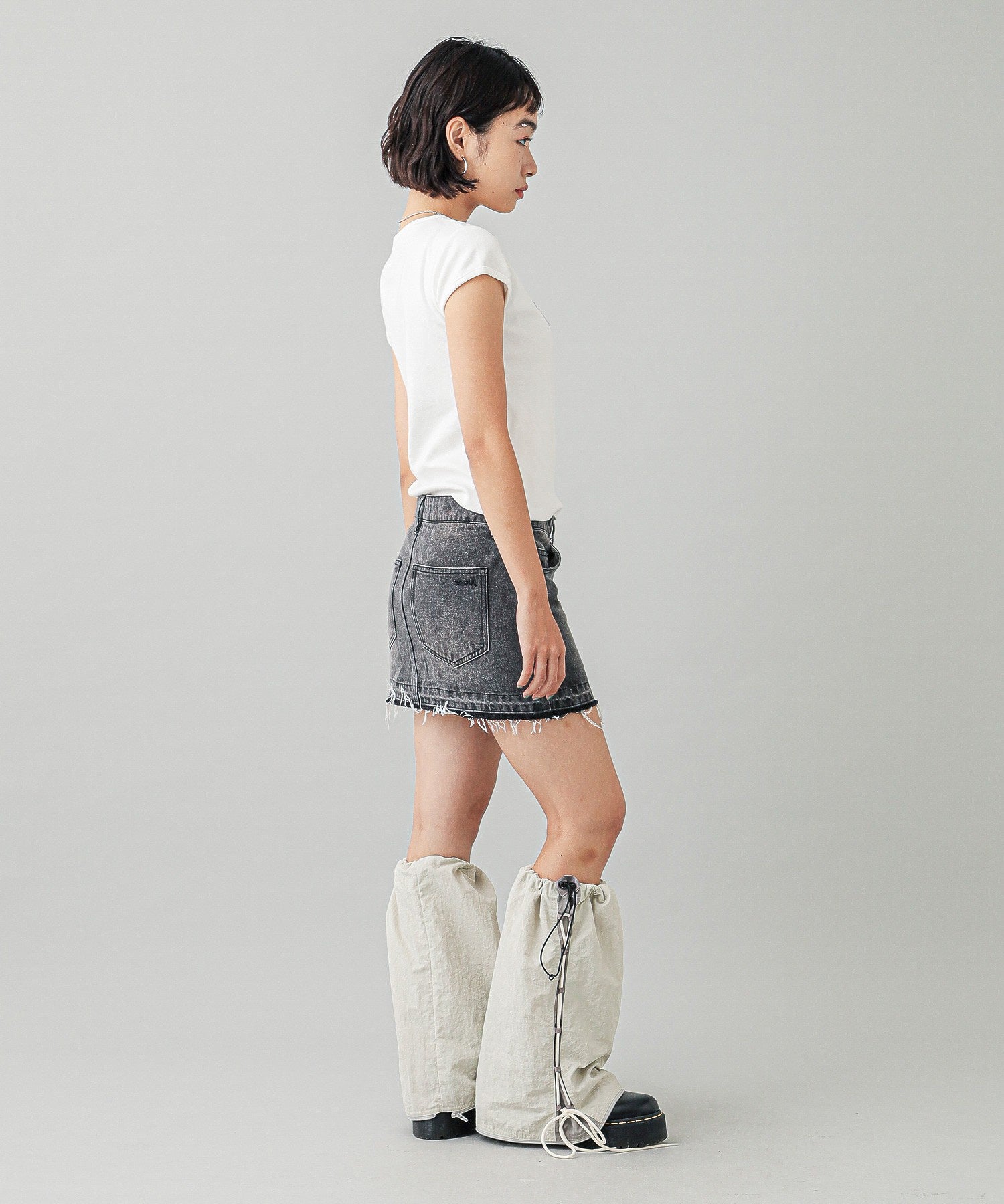 LOW RISE DENIM MINI SKIRT