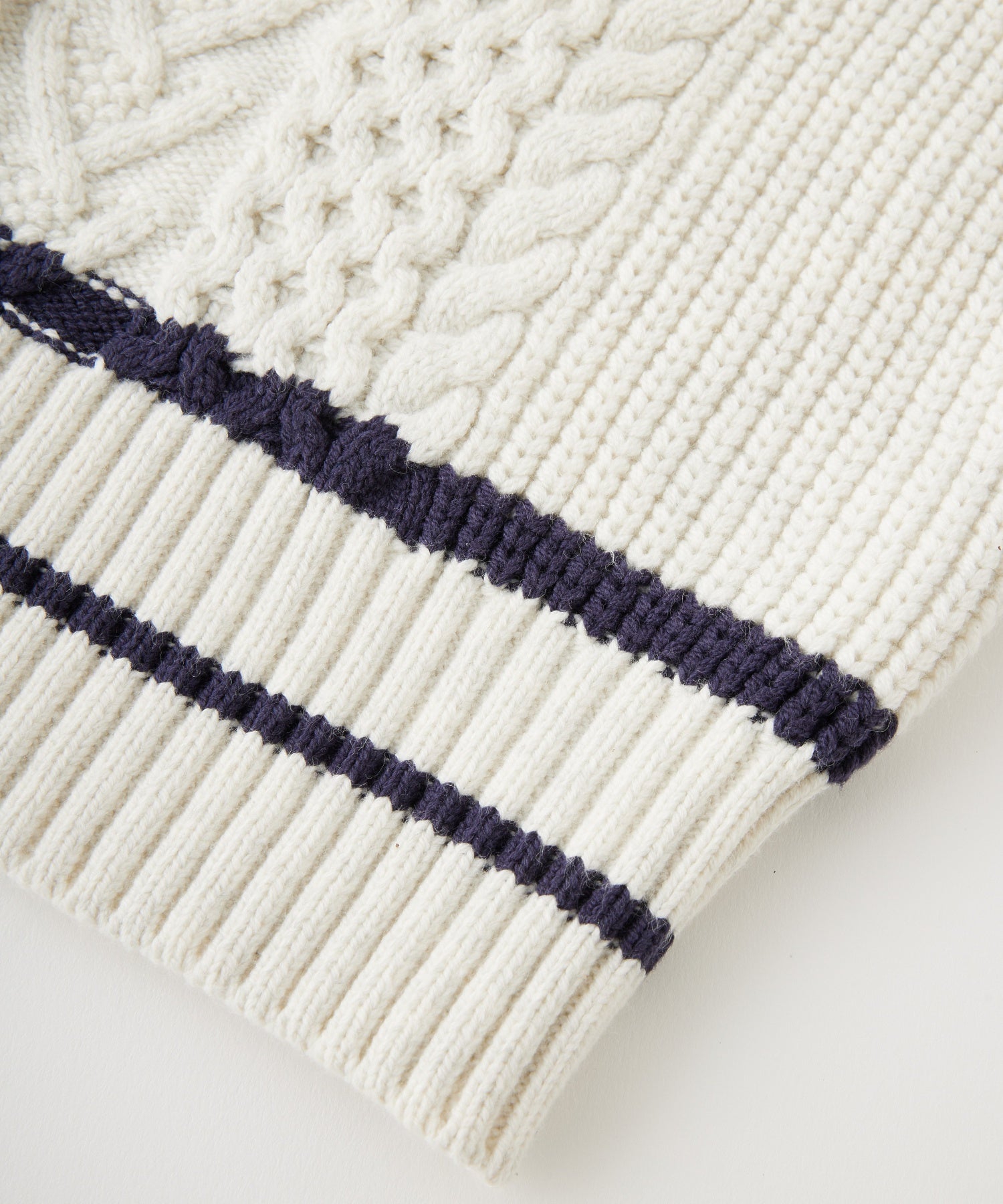 MILKFED. PATCH V-NECK KNIT