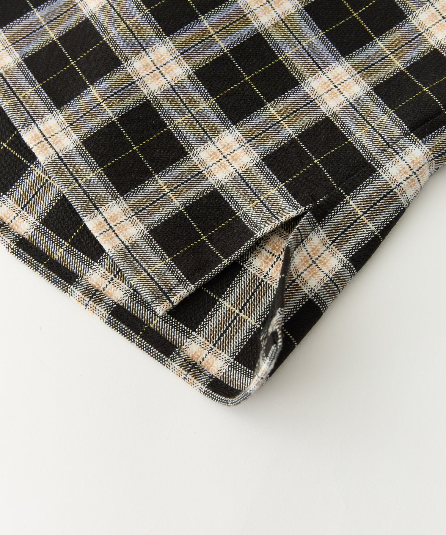 HEART ELBOW PATCH PLAID SHIRT