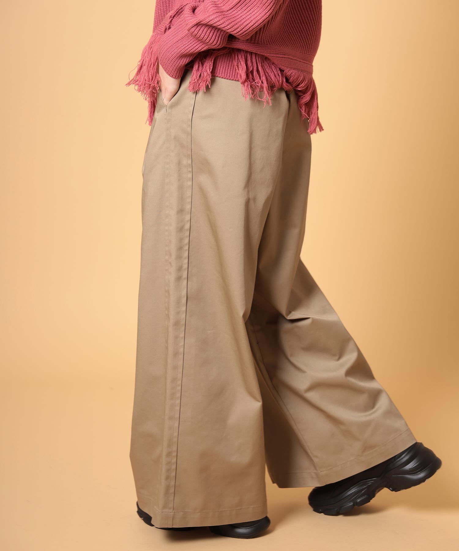 チノスーパーワイドパンツ