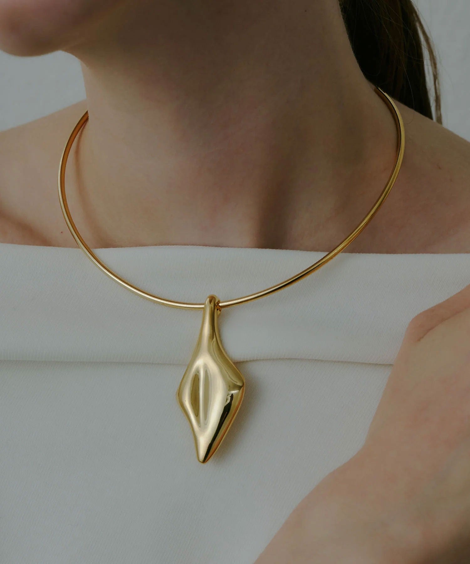loni/LEAF PLATE CHOKER