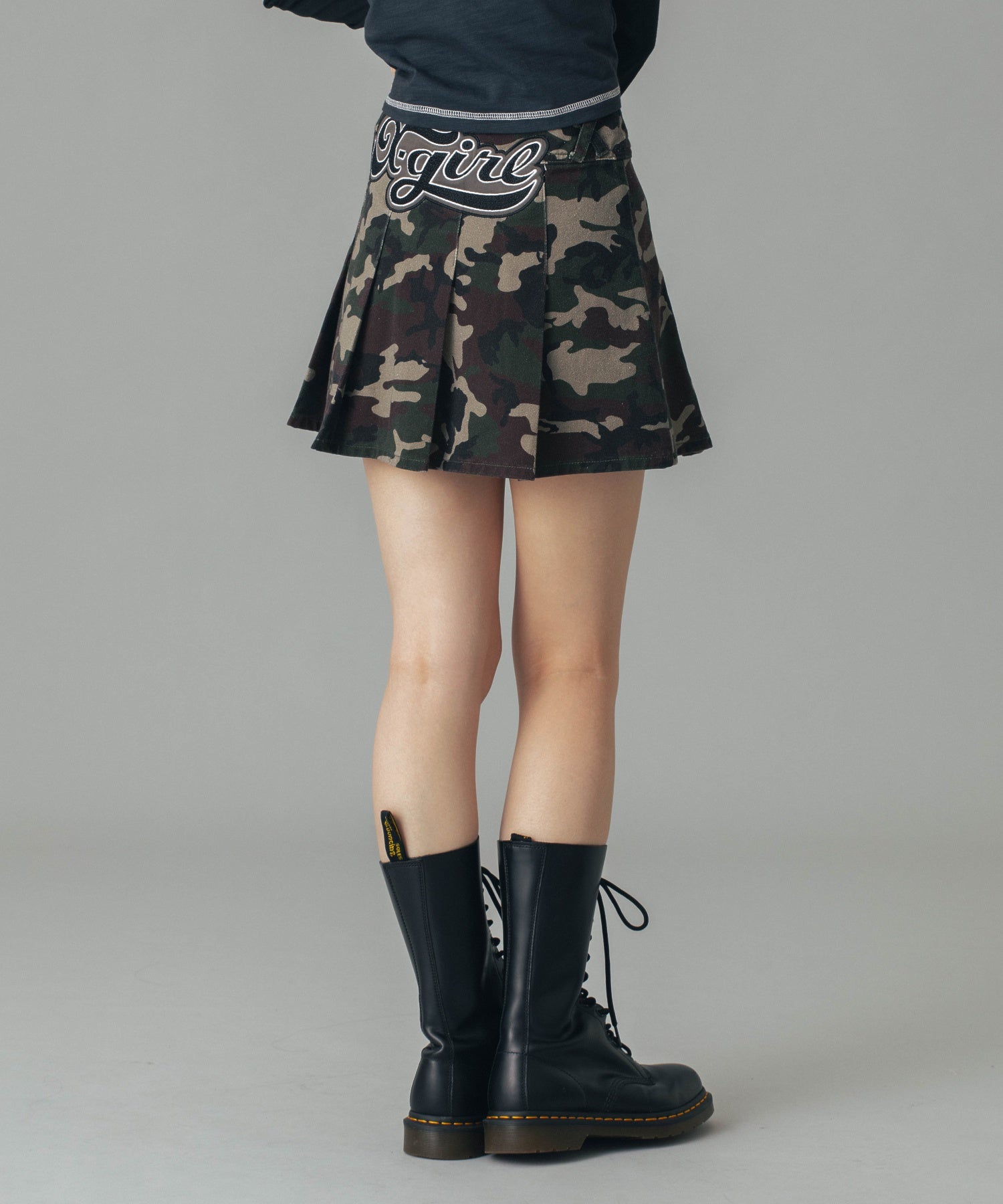 LOW RISE HIP LOGO MINI SKIRT