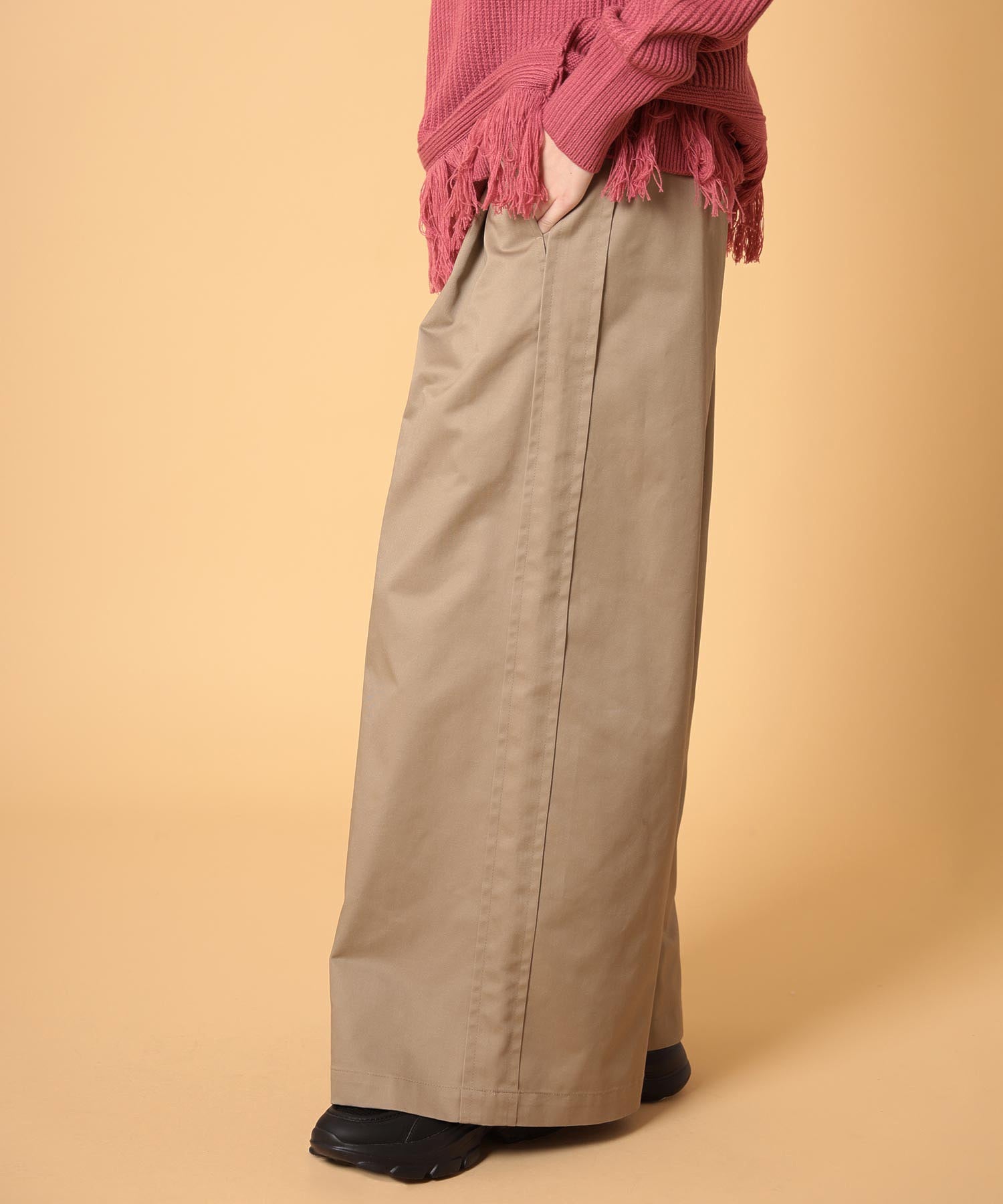 チノスーパーワイドパンツ