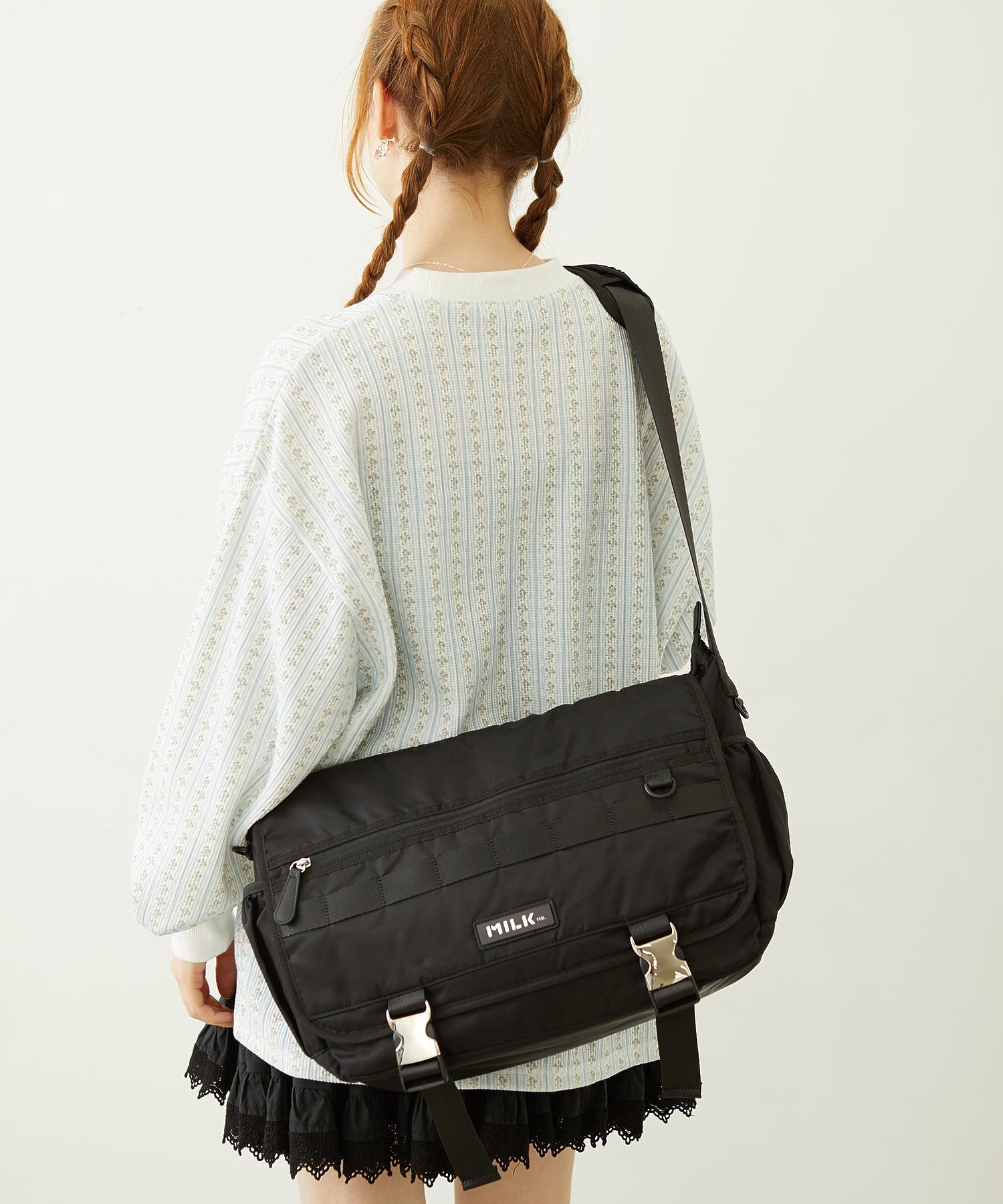 LOGO PLATE MESSENGER BAG MILKFED.