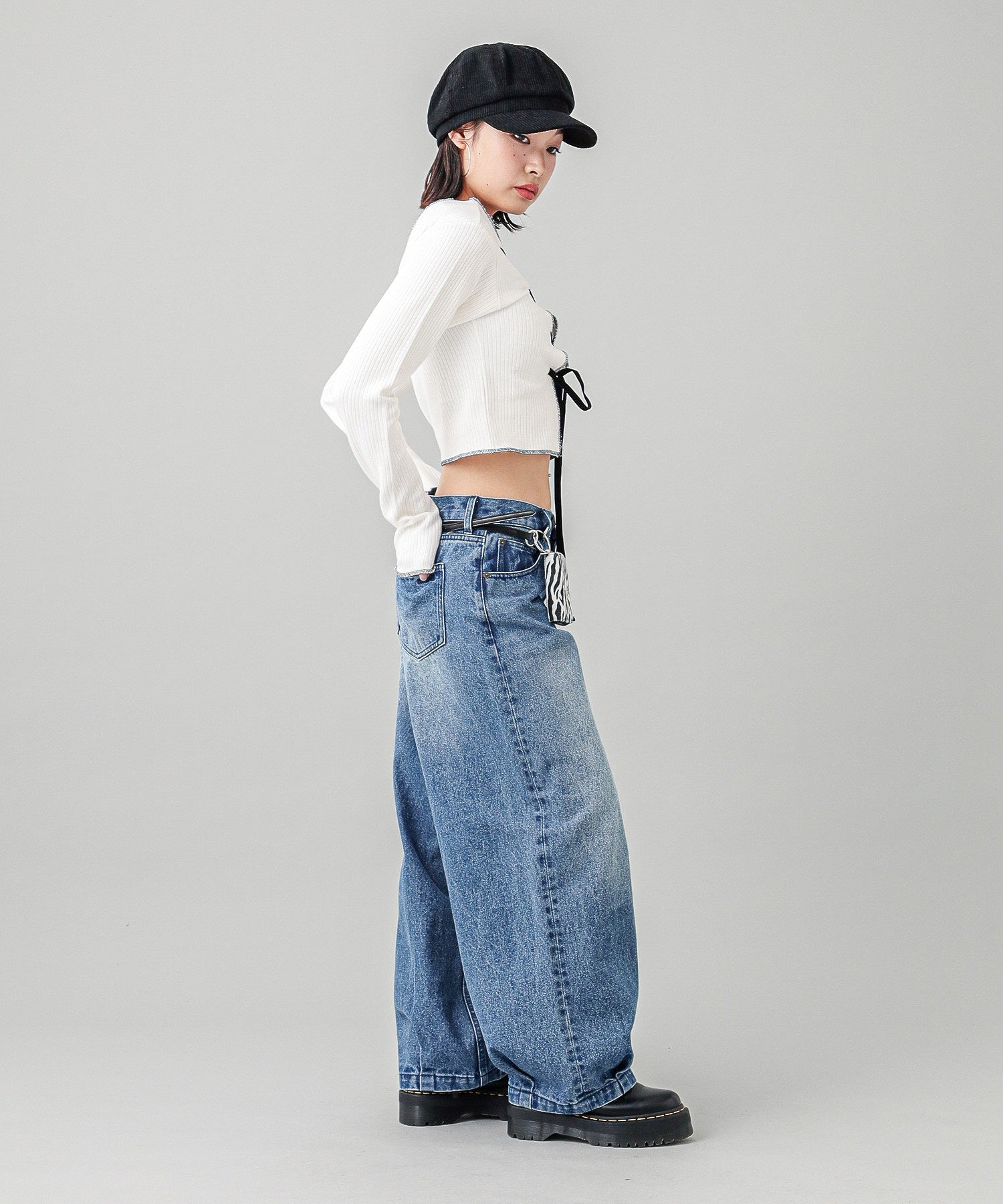 LOW RISE HEM TUCK DENIM PANTS