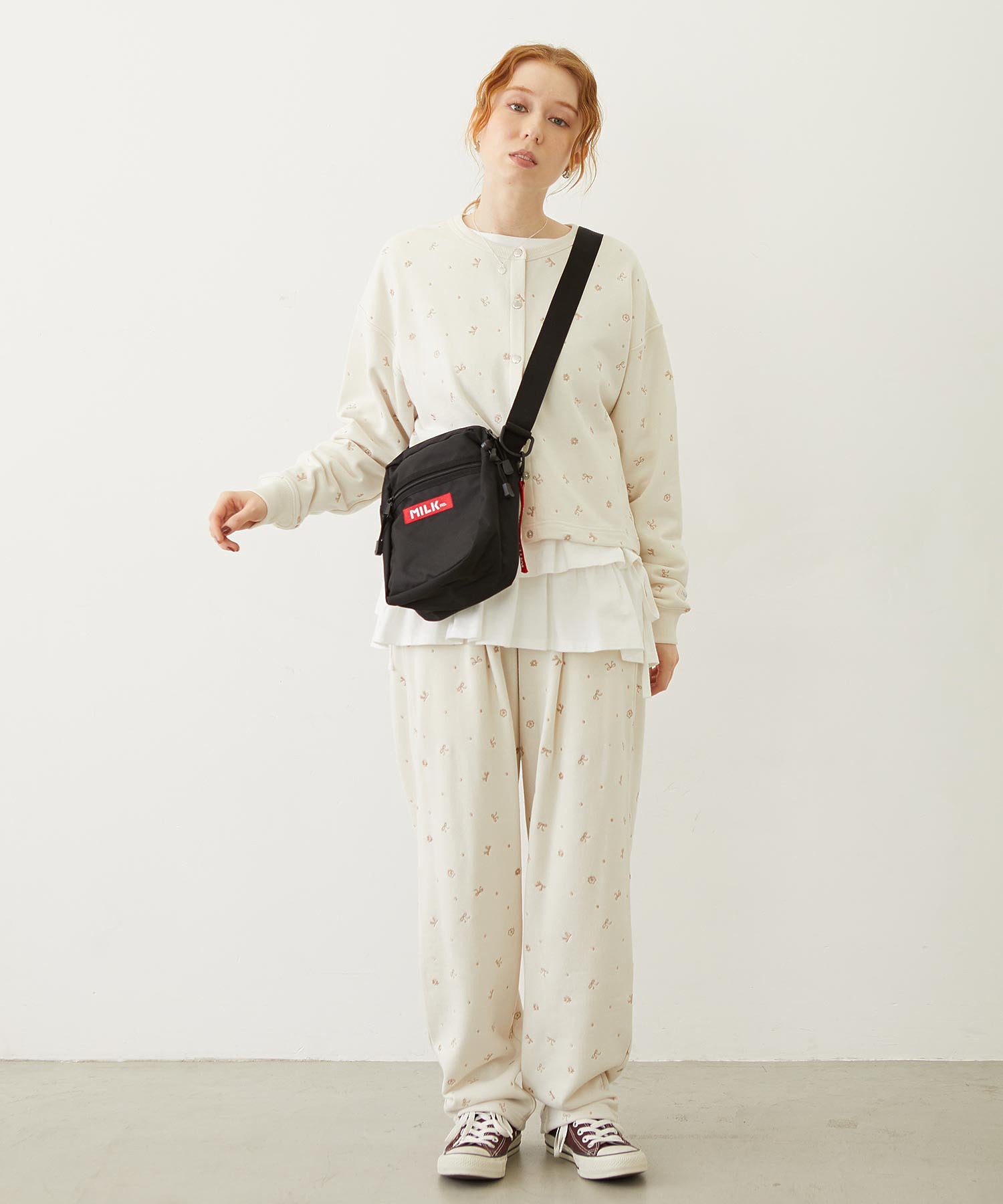 EMBROIDERY TUCK SWEAT PANTS