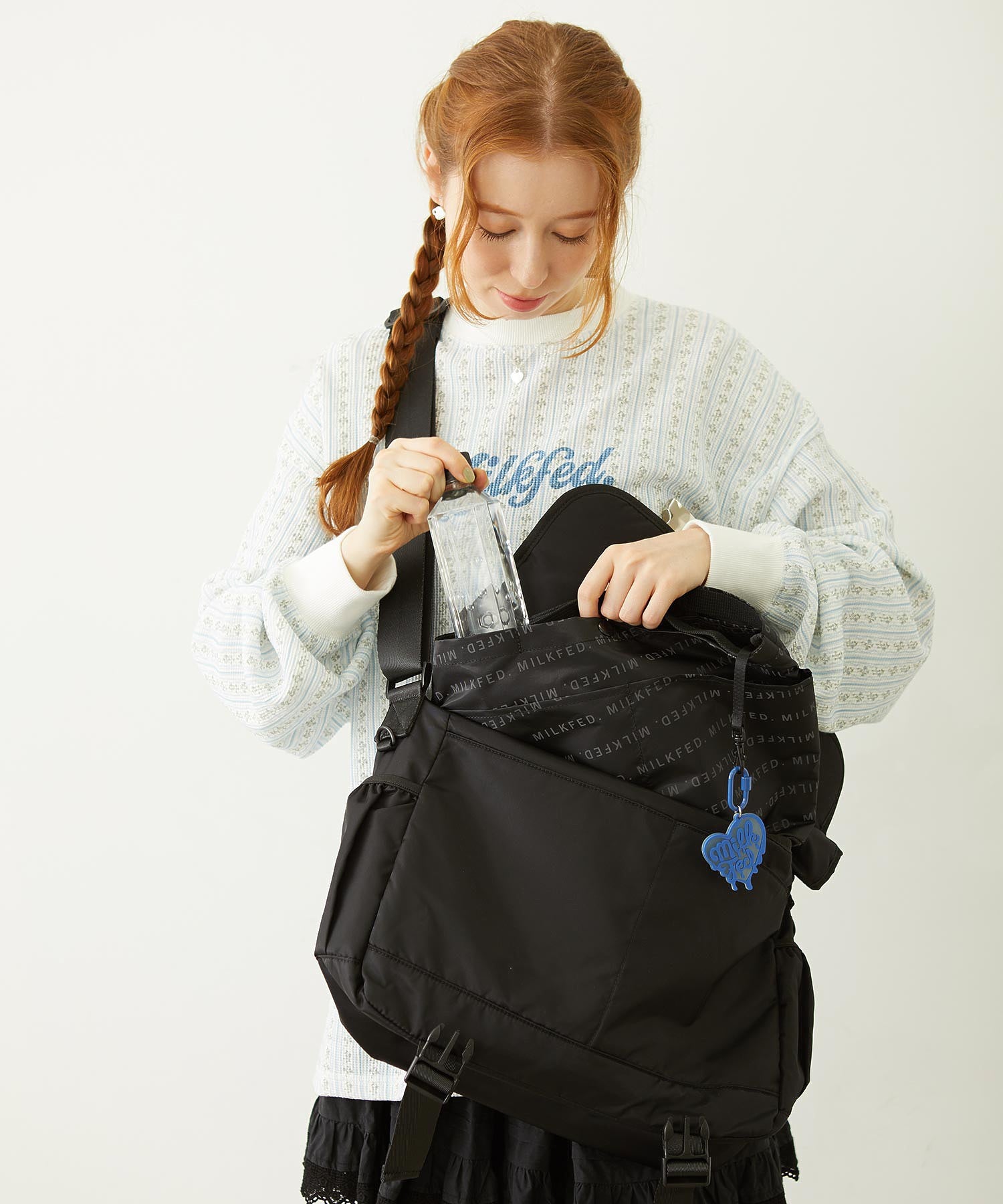 LOGO PLATE MESSENGER BAG MILKFED.