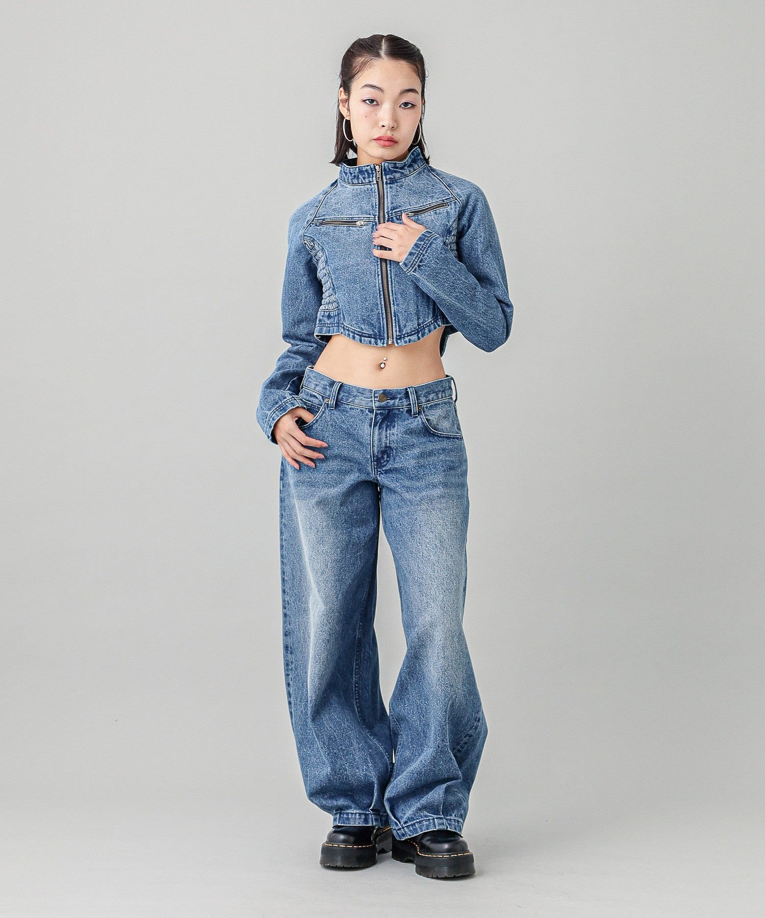 LOW RISE HEM TUCK DENIM PANTS