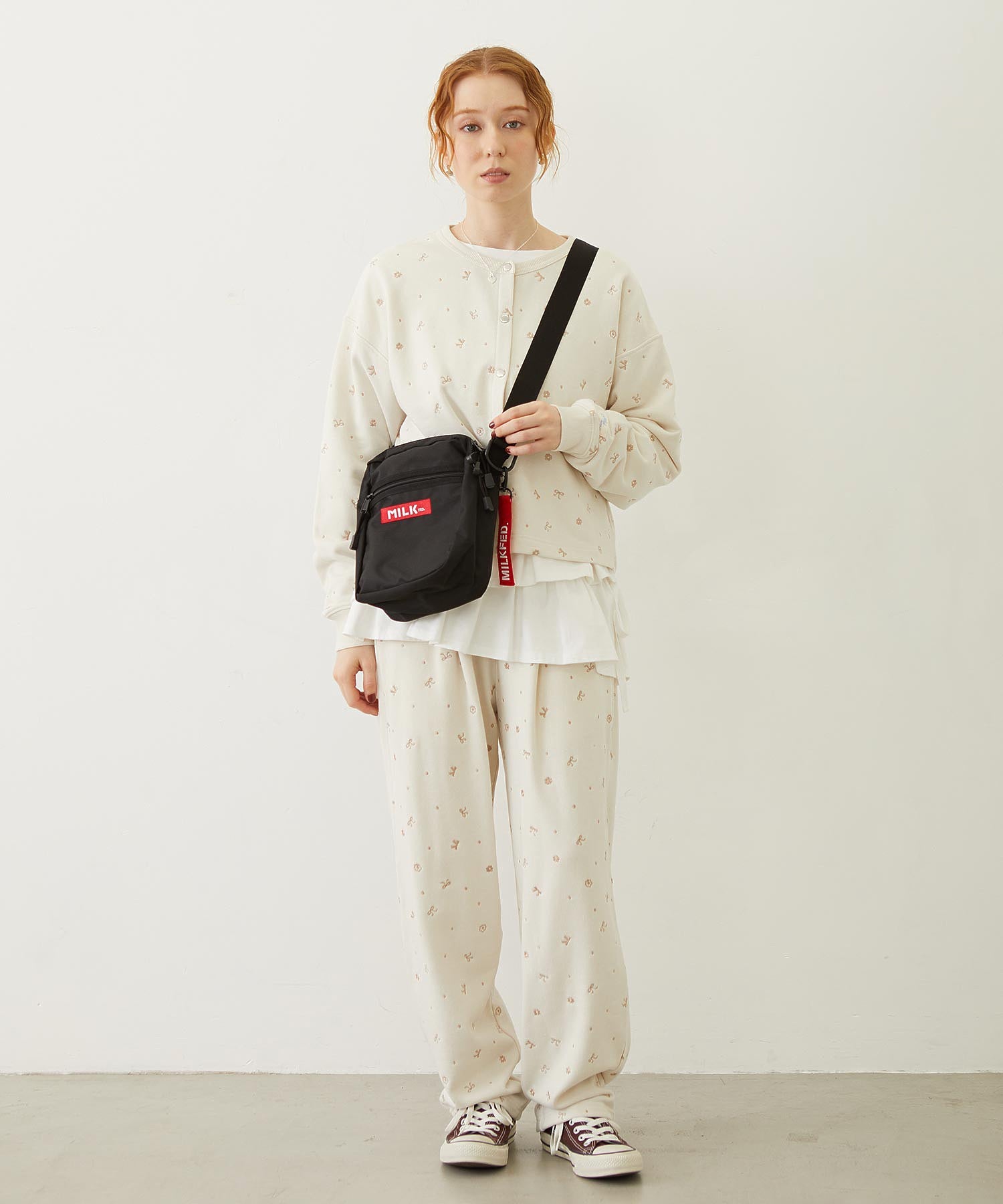 EMBROIDERY TUCK SWEAT PANTS