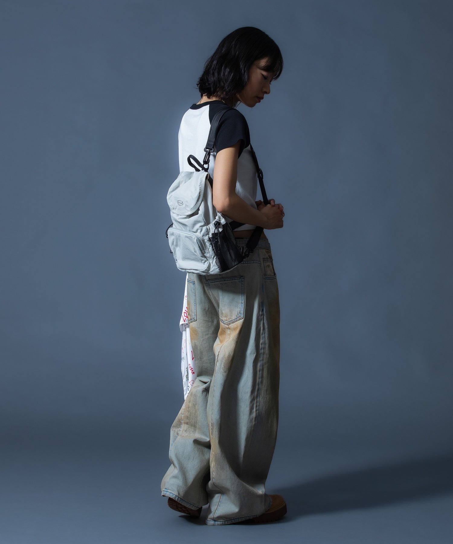 FADED FACE LABEL WIDE BAGGY DENIM PANTS