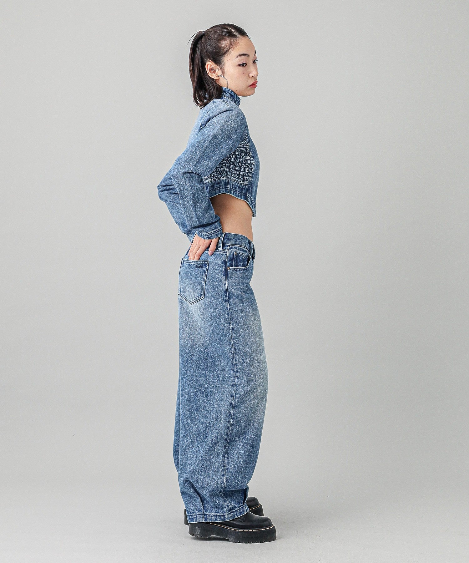 LOW RISE HEM TUCK DENIM PANTS