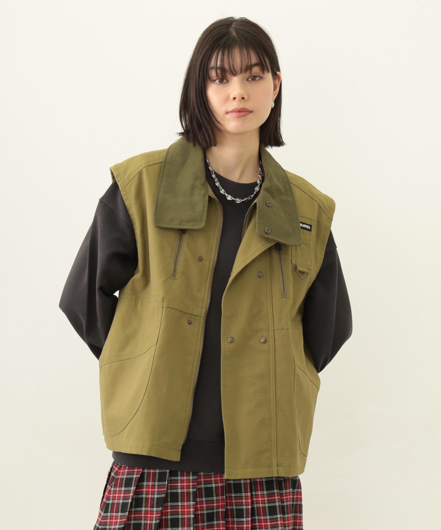 ※画像の商品はサンプルとなります。実際の商品は左胸部分のDカンサイズが画像よりも小さく変更になります。