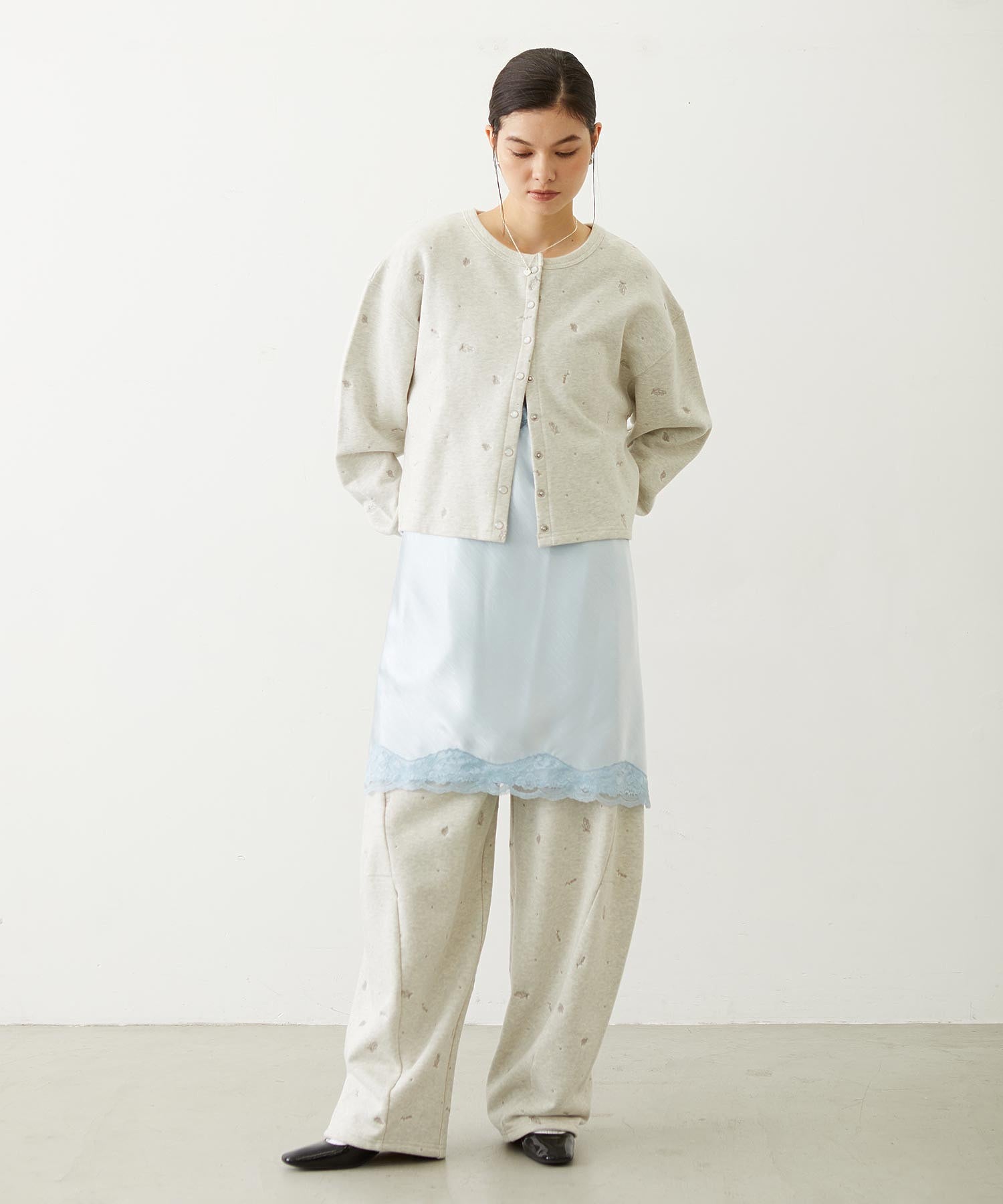 EMBROIDERED ROSE SWEAT WIDE PANTS