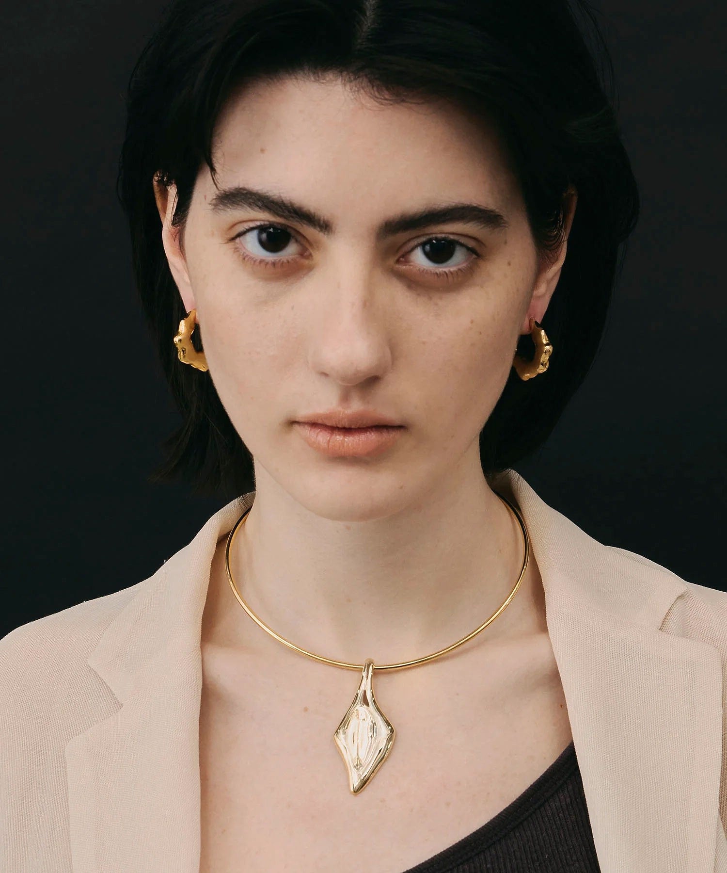 loni/LEAF PLATE CHOKER