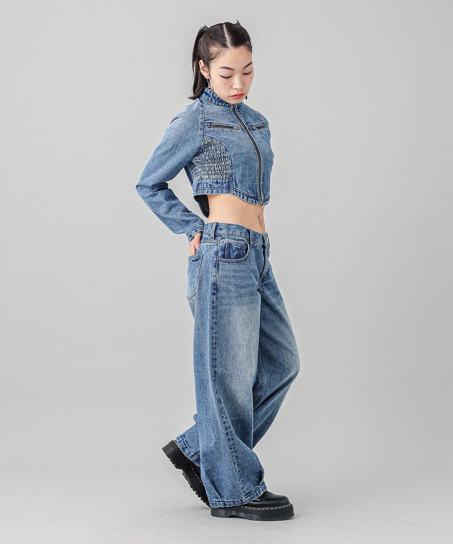 LOW RISE HEM TUCK DENIM PANTS