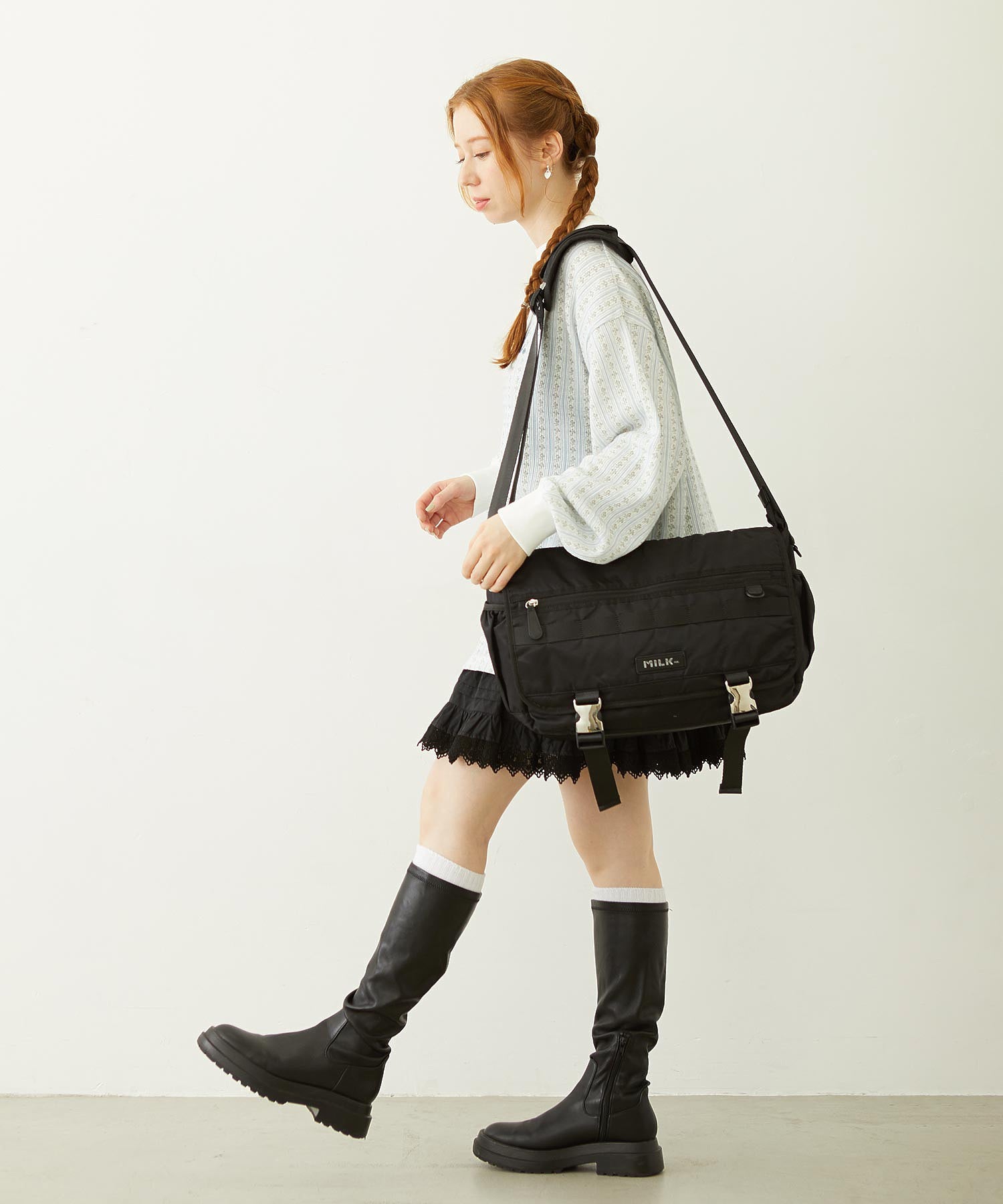 LOGO PLATE MESSENGER BAG MILKFED.