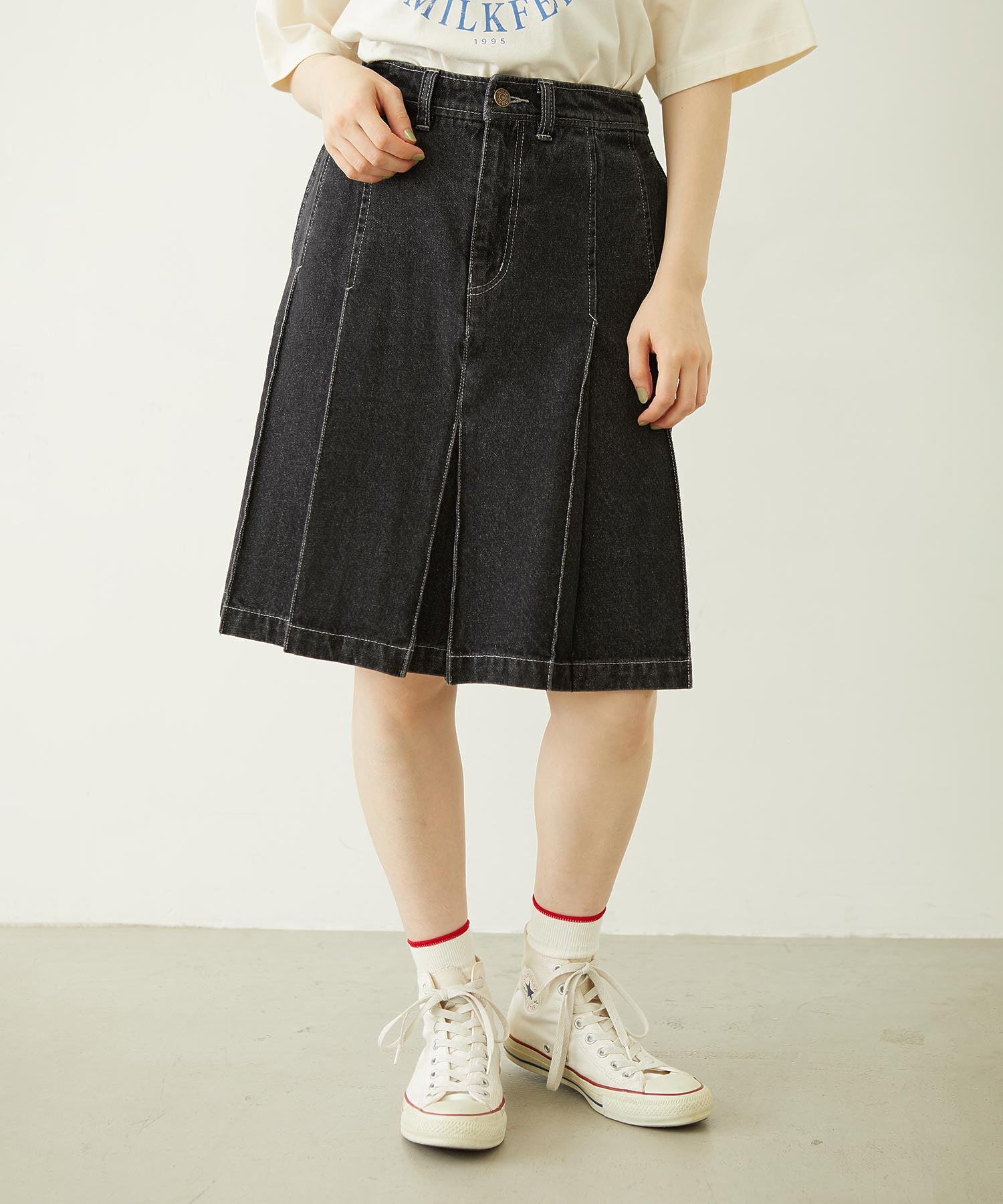 PLEATED DENIM SKIRT