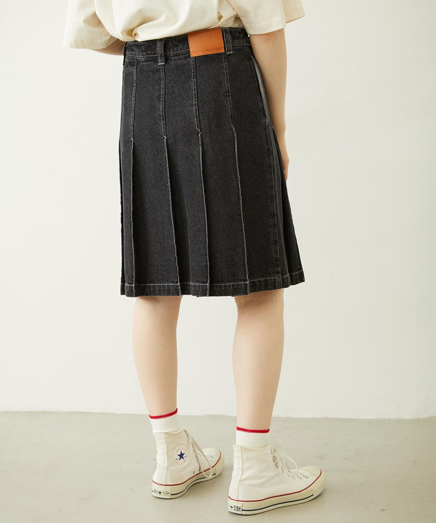 PLEATED DENIM SKIRT