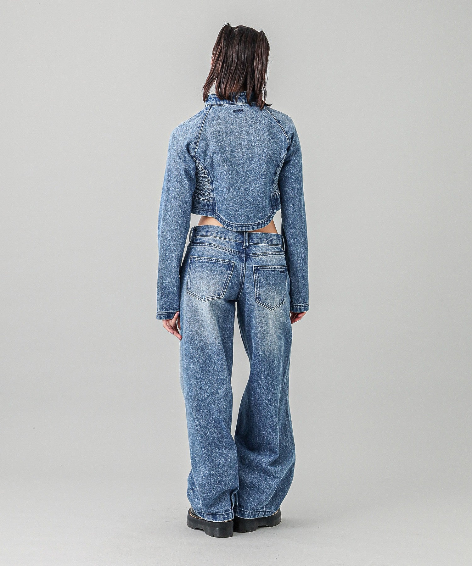 LOW RISE HEM TUCK DENIM PANTS