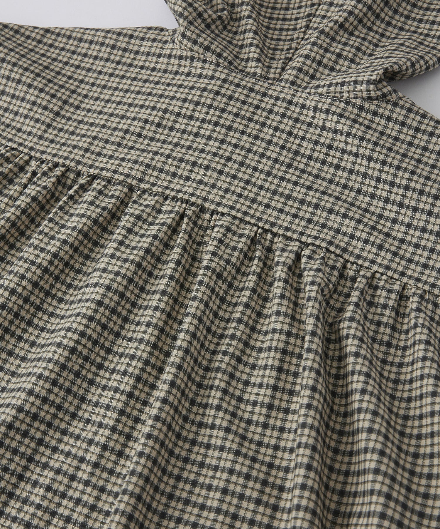 VOLUME SLEEVE HOODED BLOUSE