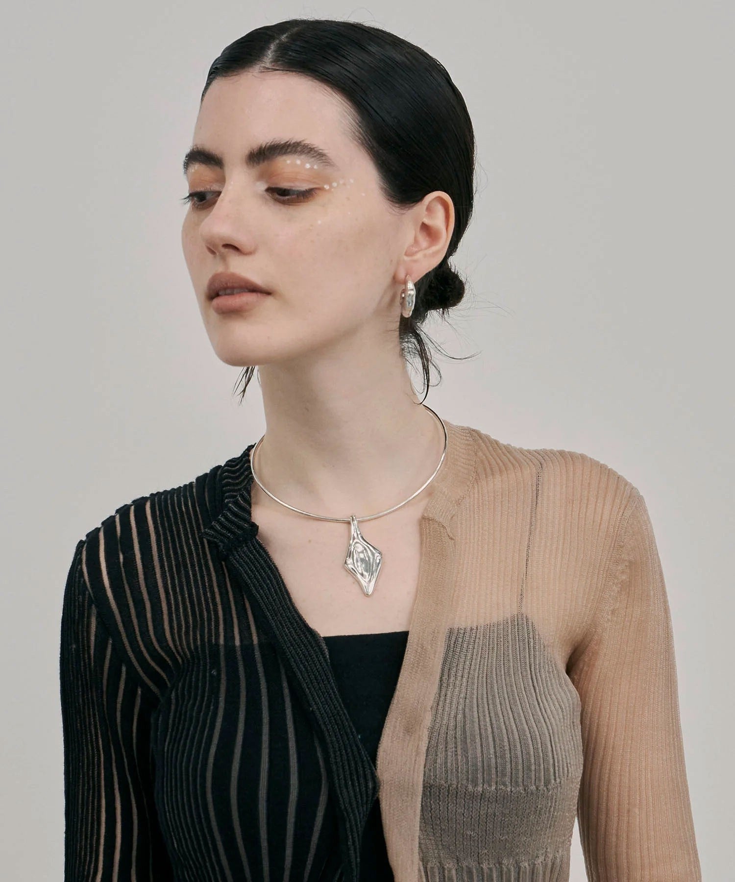 loni/LEAF PLATE CHOKER