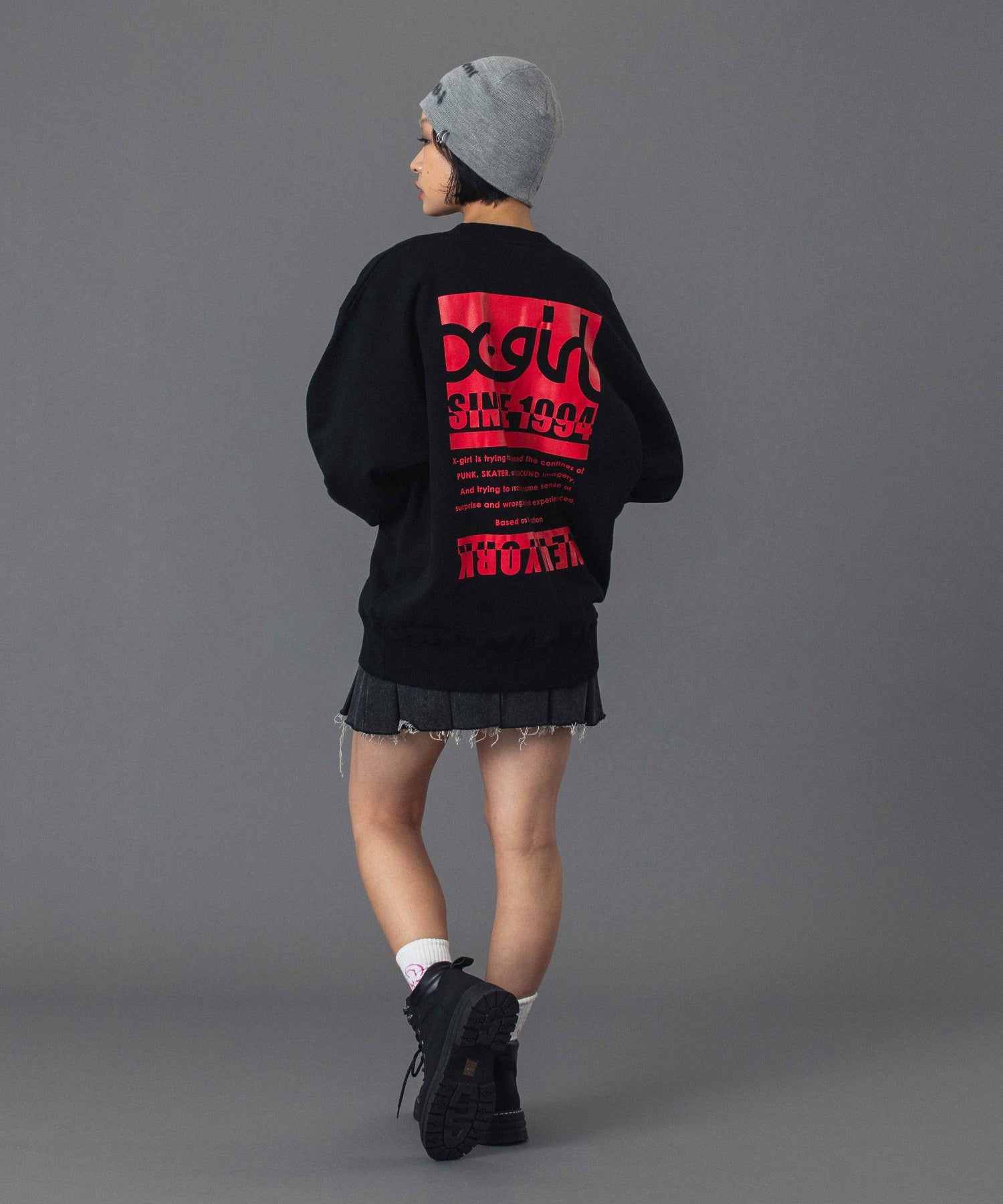 BI COLOR BOX LOGO CREWNECK SWEAT TOP